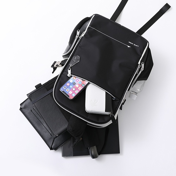 アーマード・コア」の機体「ホワイト・グリント」をイメージしたグッズ