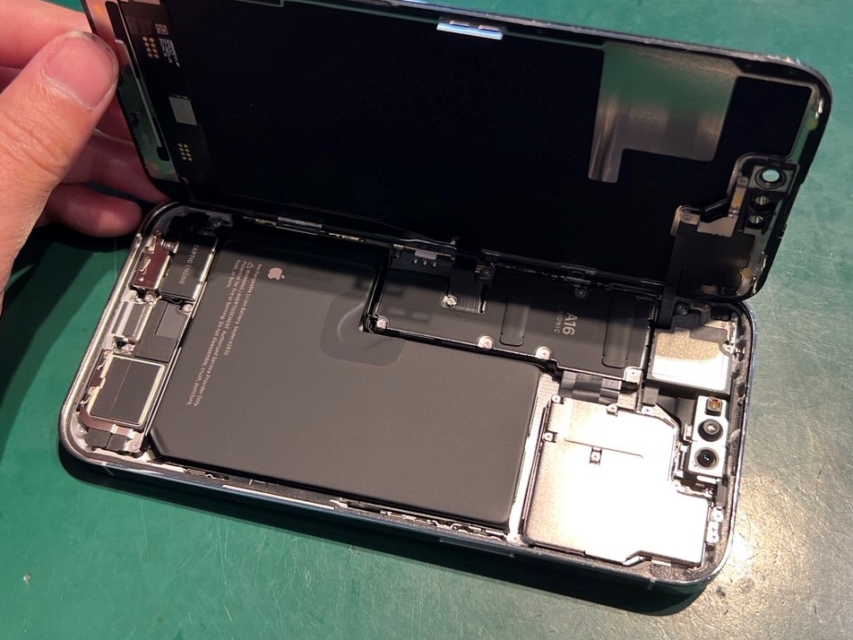 iPhone 14Pro max 画面割れ ディスプレイ交換修理 - スマホラボ 【総務
