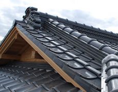 日本瓦 [にほんがわら] | 屋根修理専門のすまいるーふ