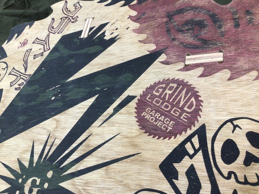 生刷りの味がたまりません！グラインドロッヂのスツールご紹介