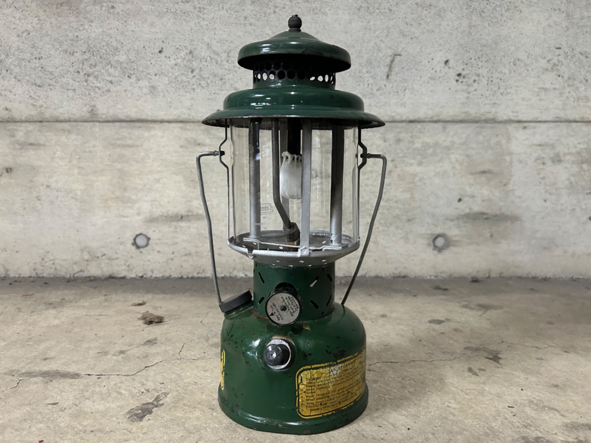 第二次世界大戦時、米軍使用のガソリンランタン「Coleman 252