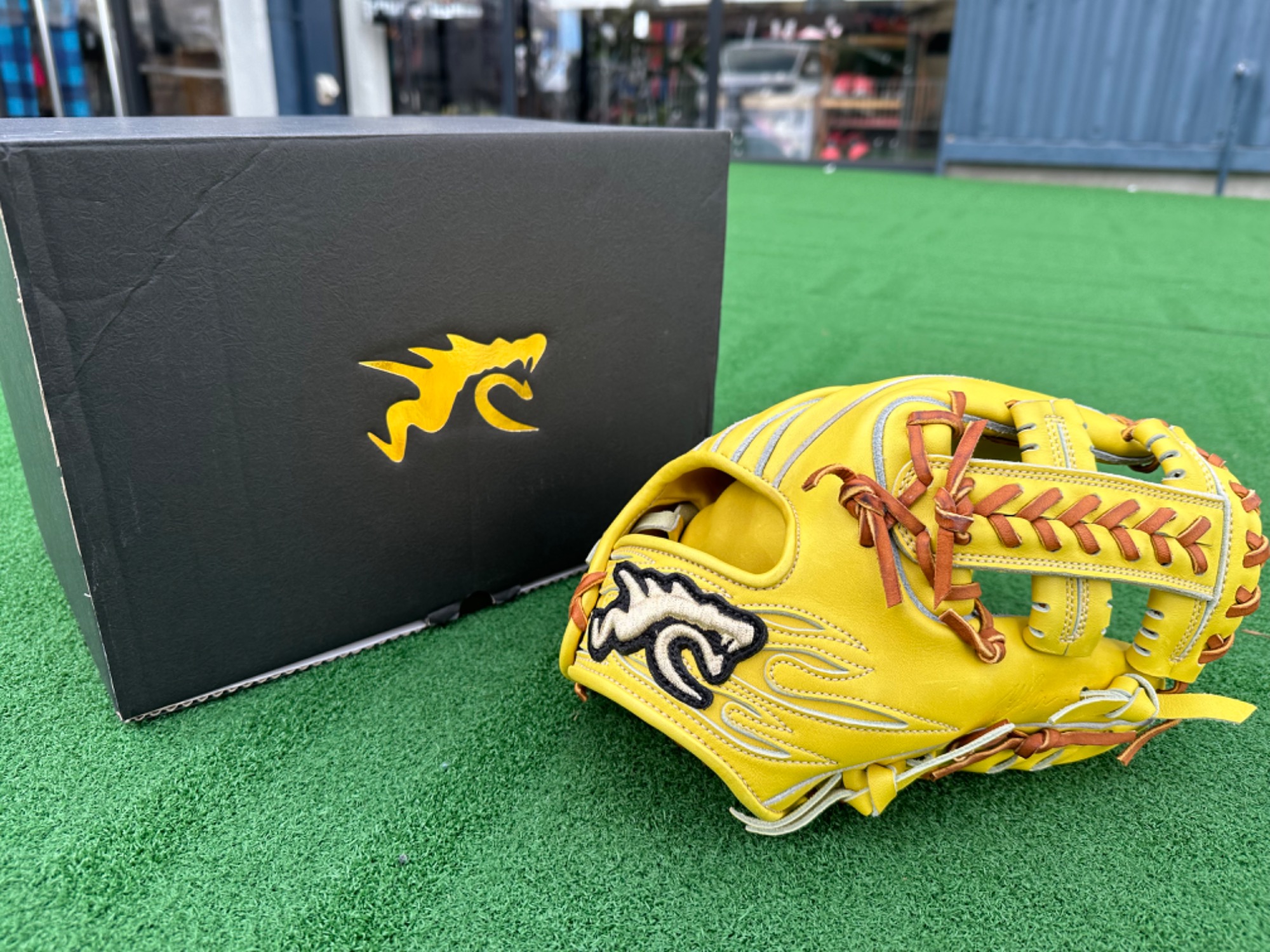 あの超一流選手も使用！高品質「RYU」の硬式内野用グローブが入荷