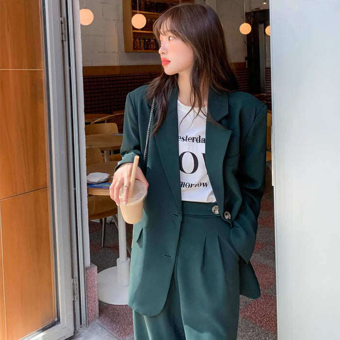 ダークグリーンセットアップスーツ（緑）こなれ感溢れる大人のハンサム