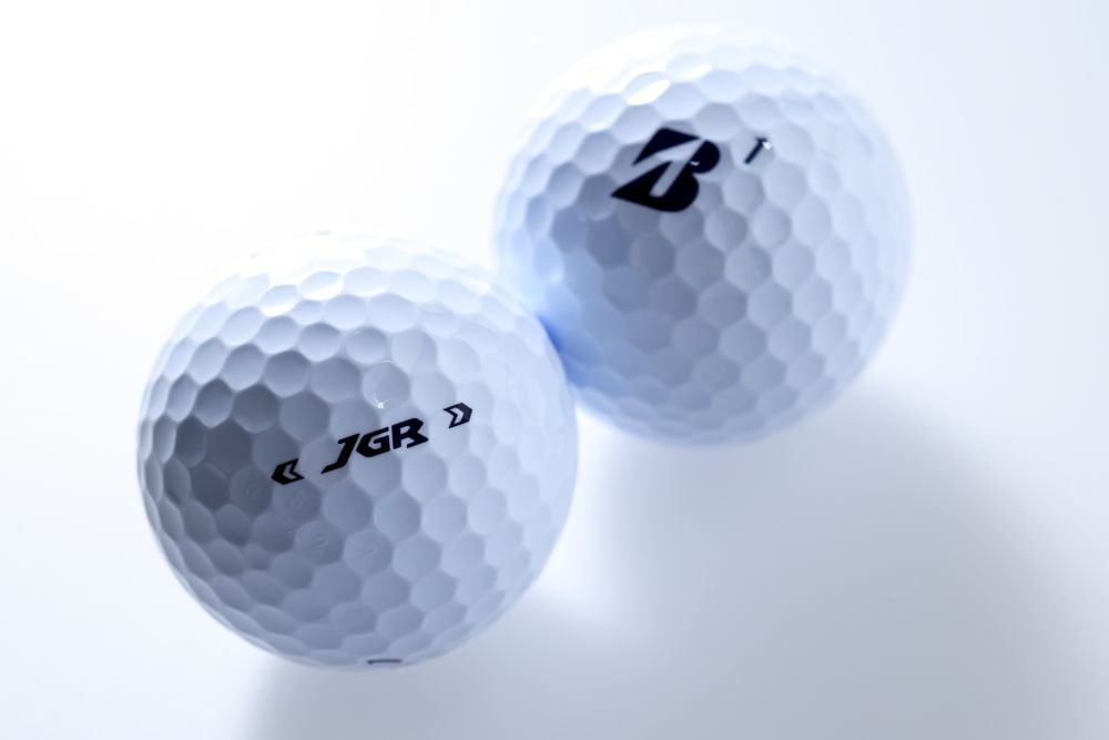 しっかり潰れて素早く復元！さらに飛距離性能がアップしたブリヂストン