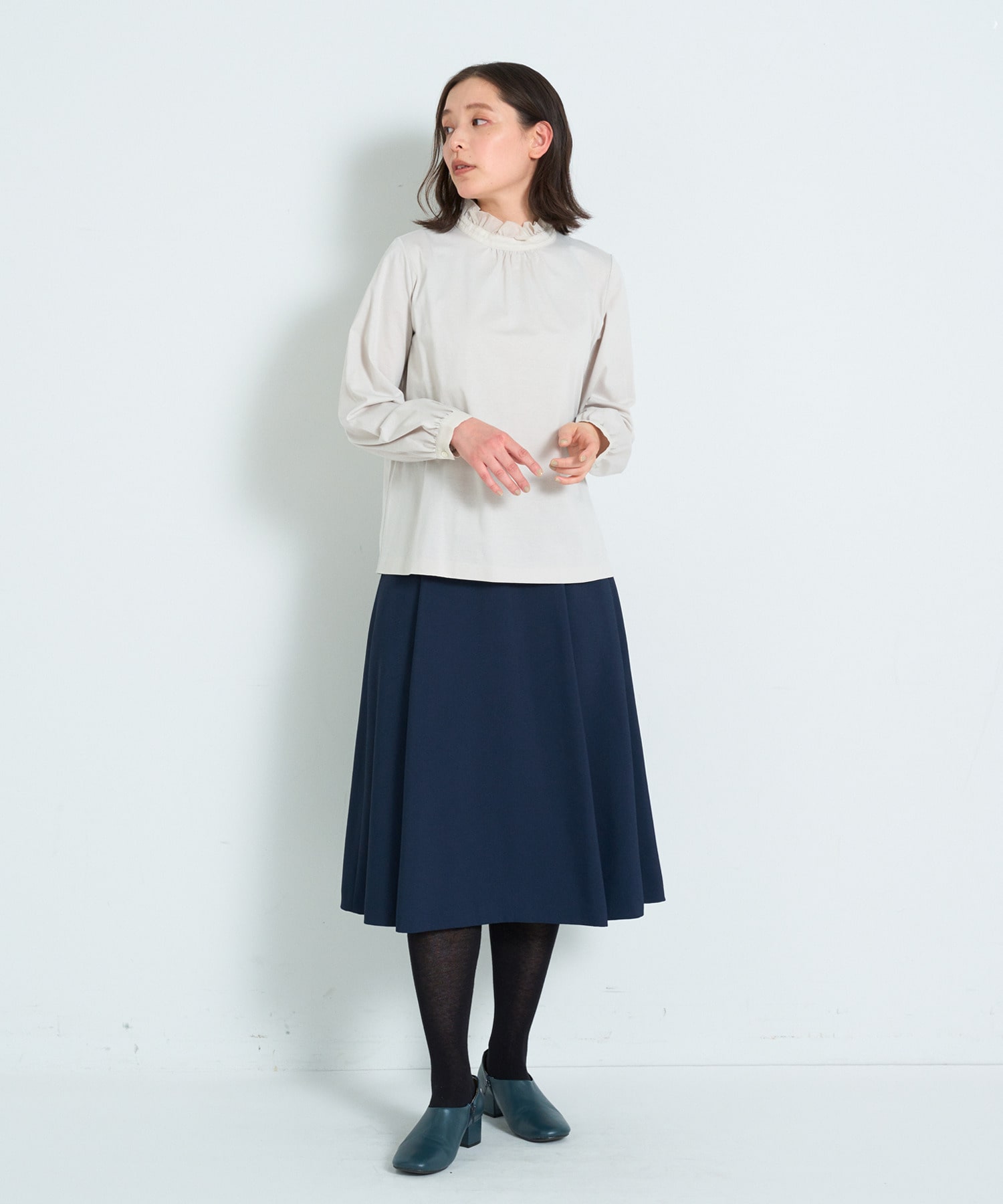 ◇フリルカラーブラウス｜BIGI online store - ビギ オンラインストア