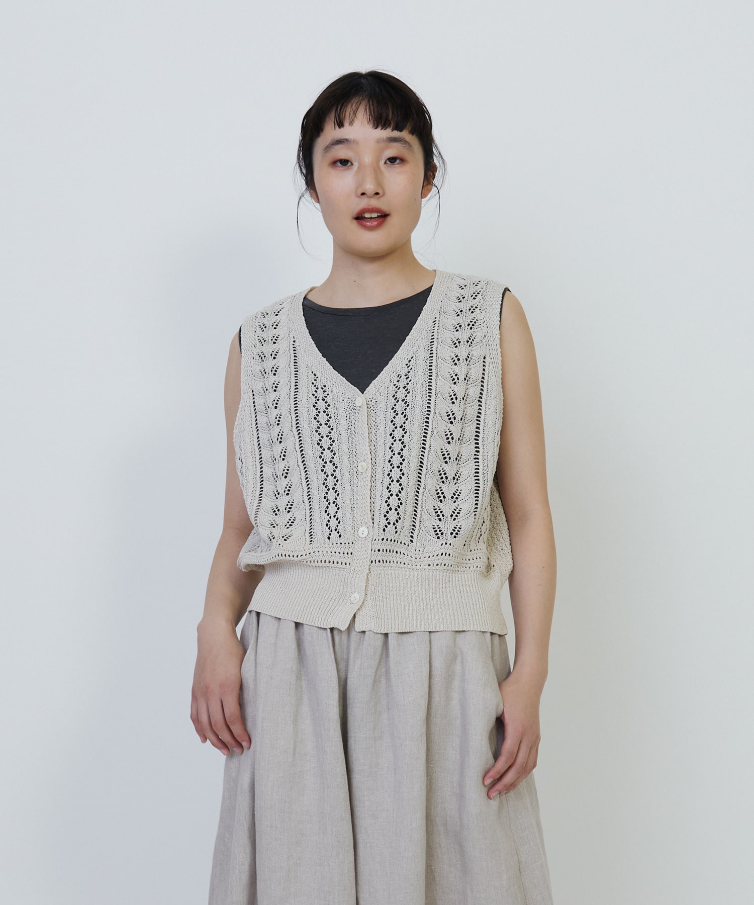 エステル和紙地柄編みベスト｜BIGI online store - ビギ オンラインストア