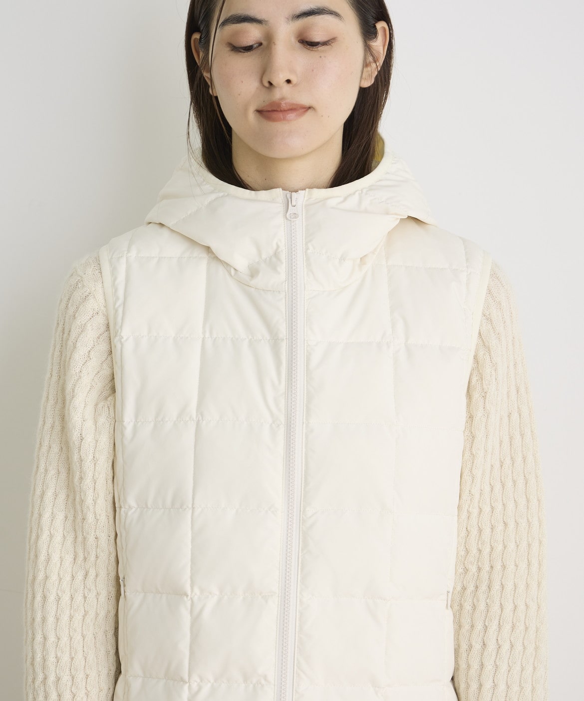 ロングフードダウンベスト《TAION & LIMONTA EAST》 ｜DAY by DAY It's