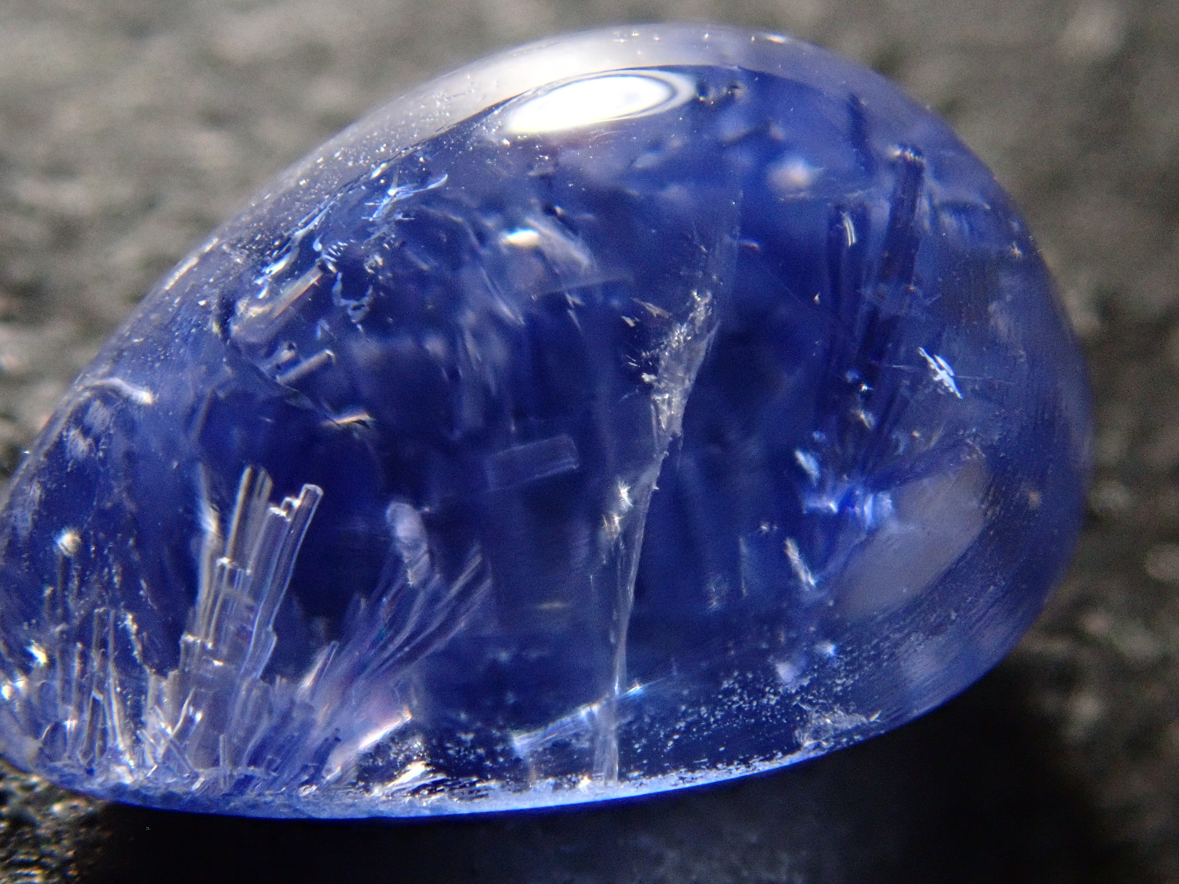 ブラジル産デュモルチェライトインクォーツ 1.559ctルース