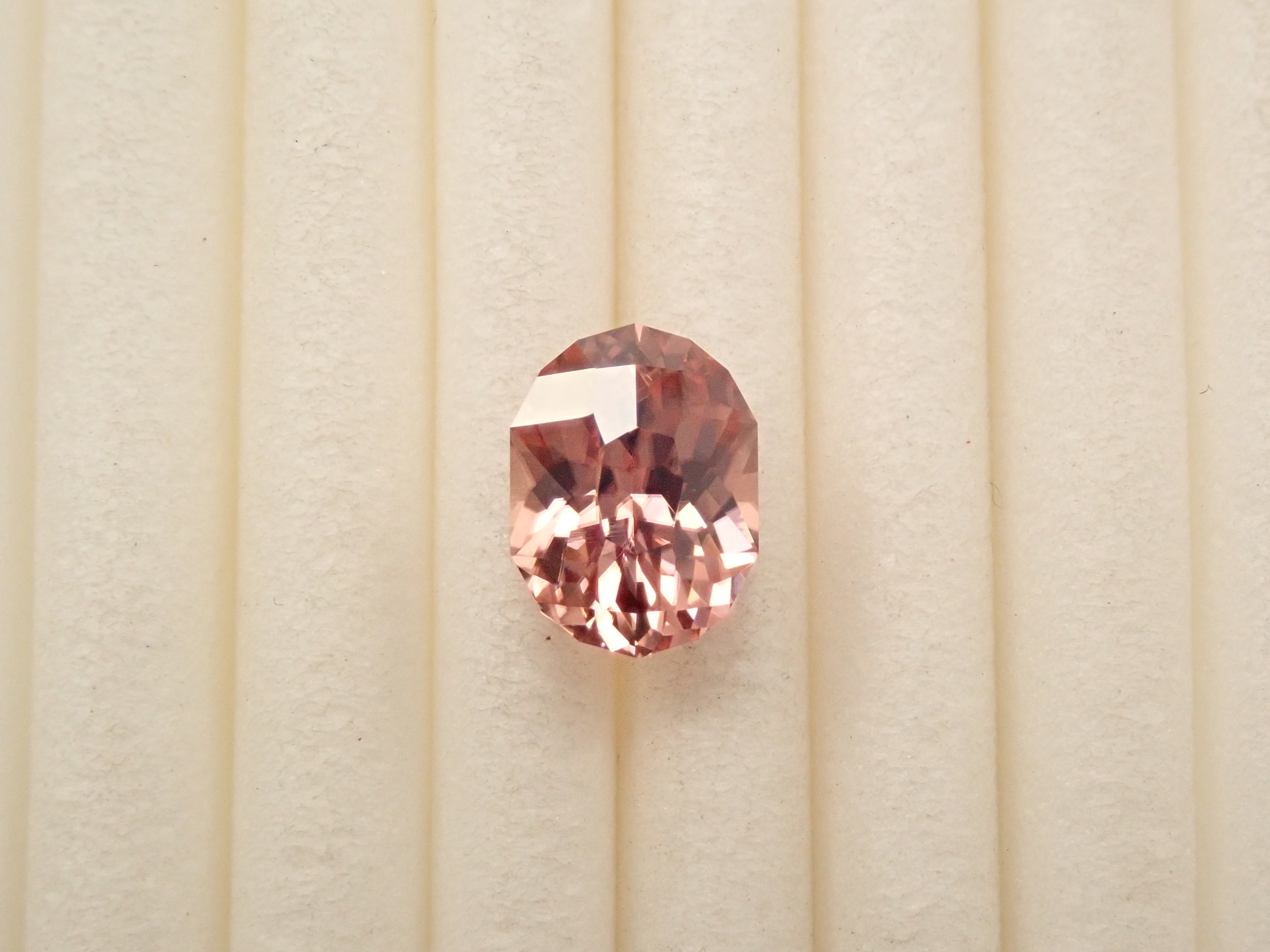 タンザニア産ピンクジルコン 1.736ctルース