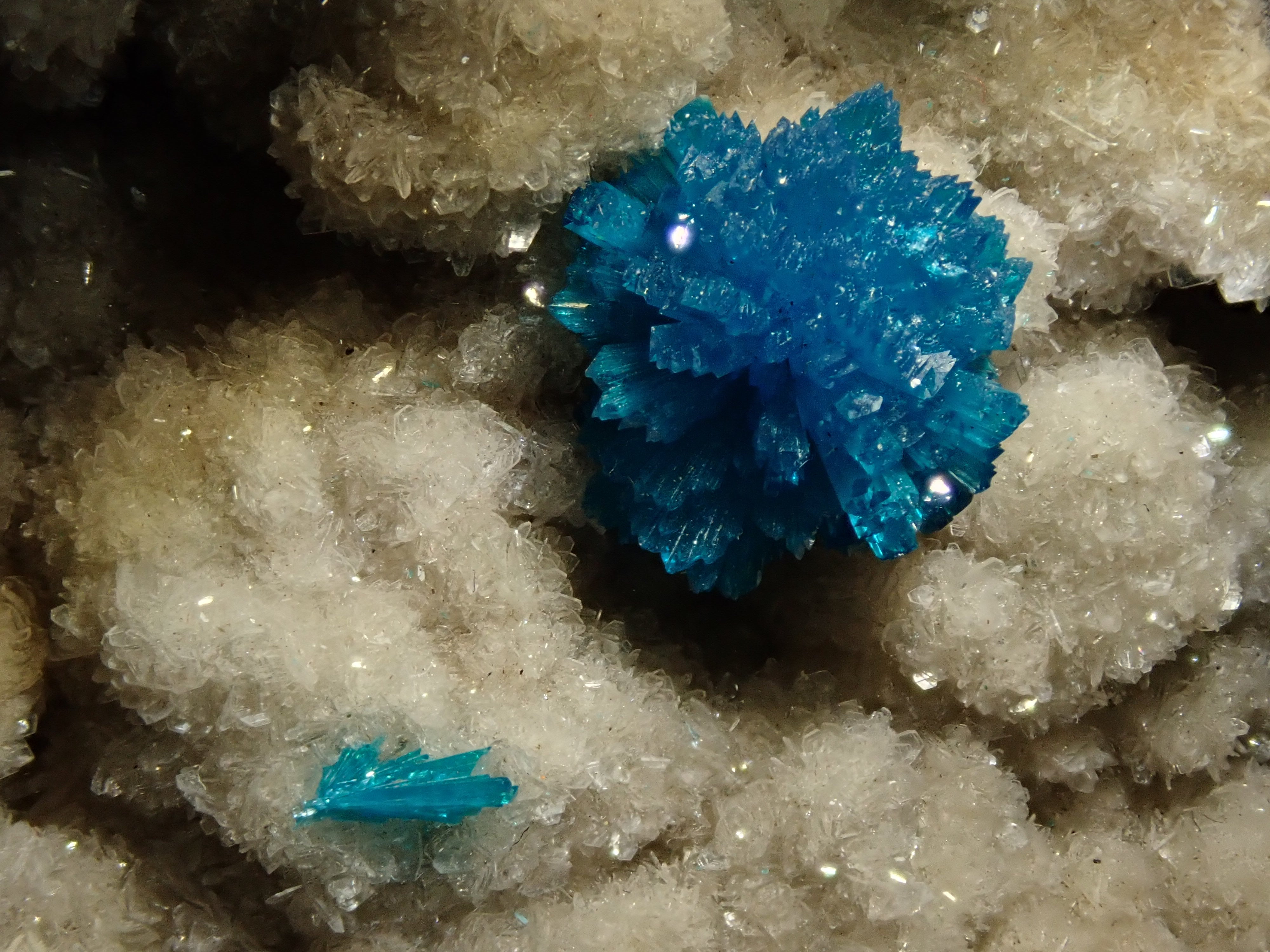 カバンサイト 572.500ct原石