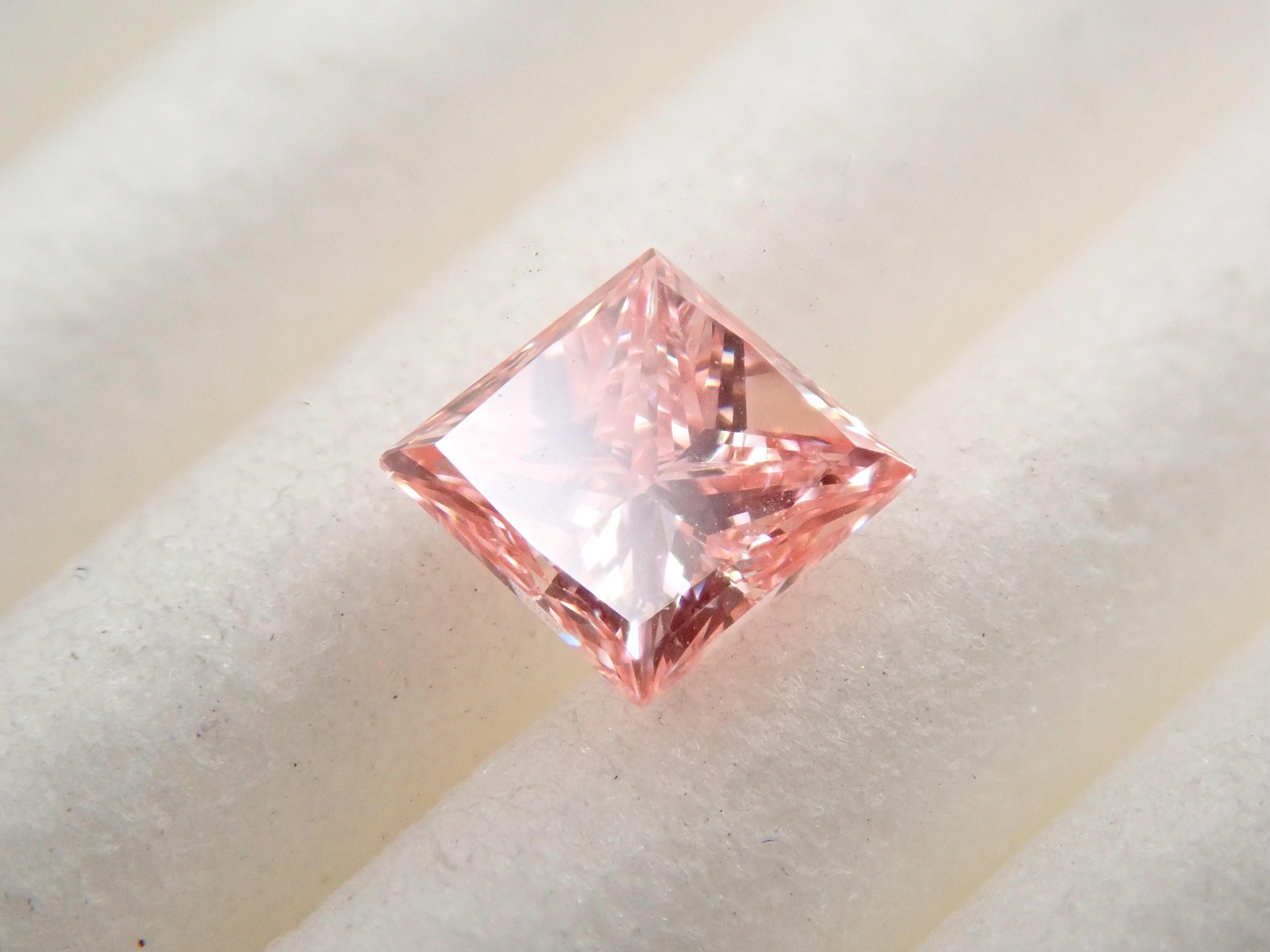 ラボグロウンダイヤモンド（合成ダイヤモンド） 0.290ctルース(FANCY