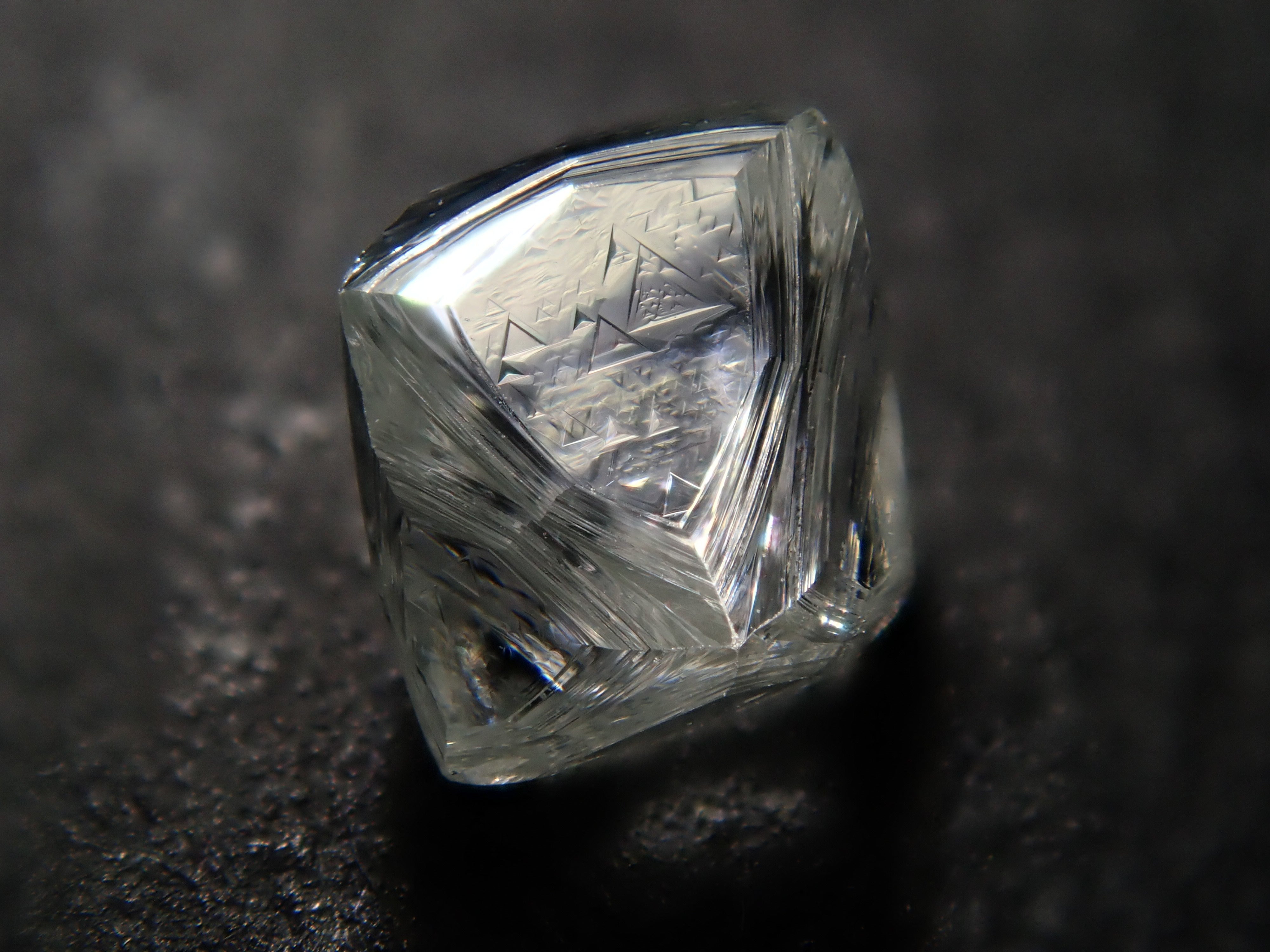 ダイヤモンド原石（ソーヤブル） 0.597ct原石（トライゴン）