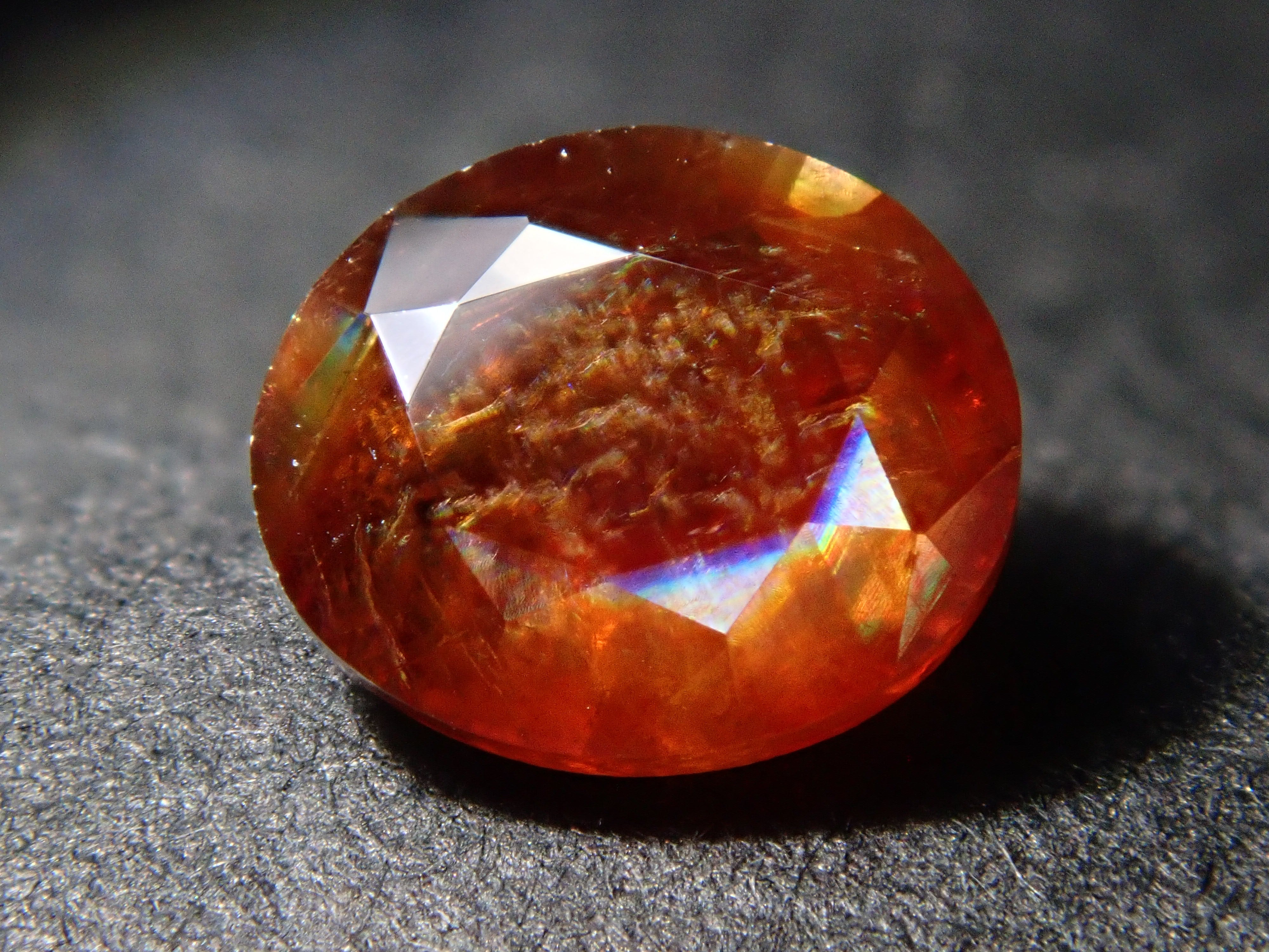 奈良県天川村産レインボーガーネット（アンドラダイトガーネット