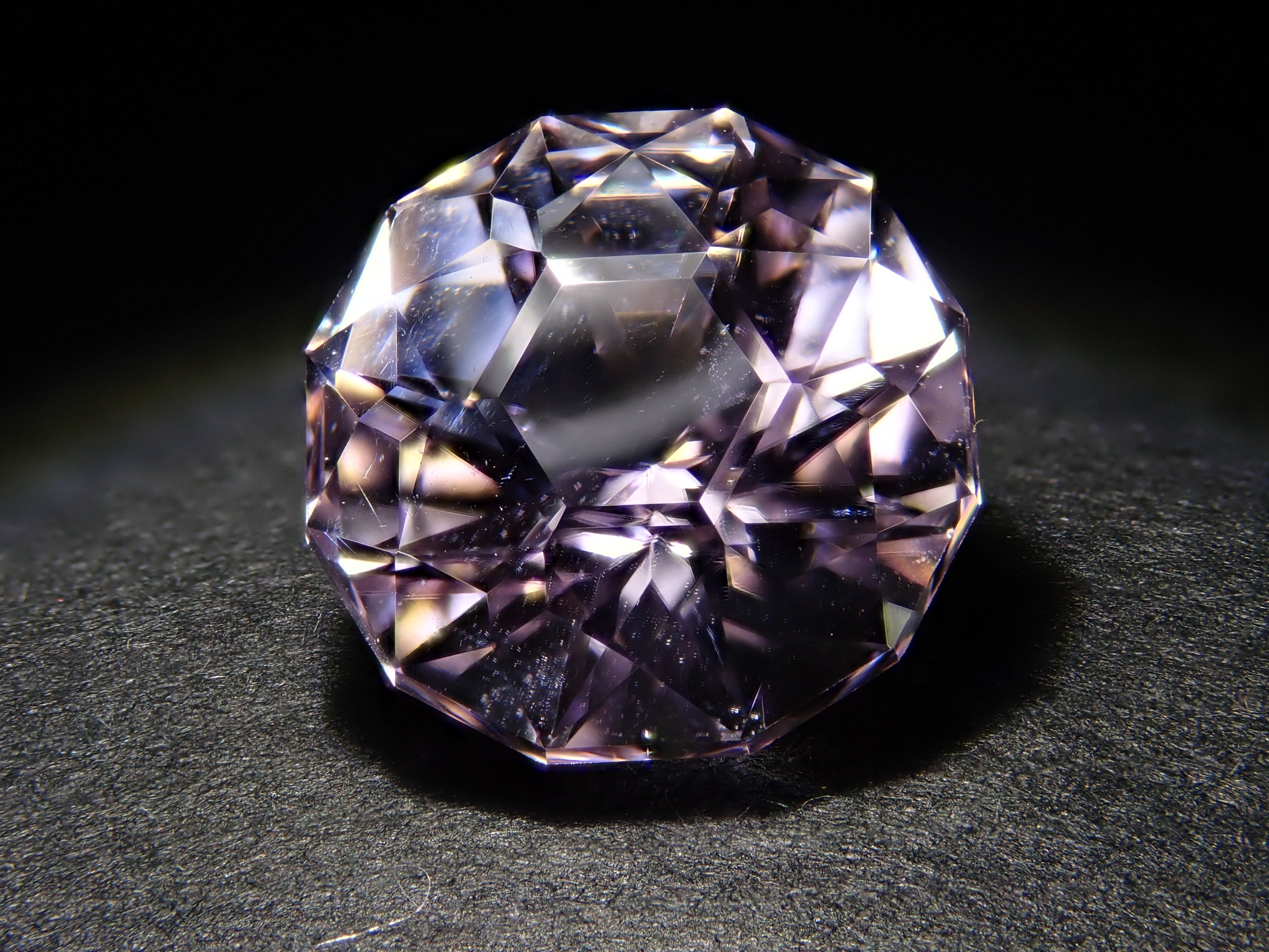 アフガニスタン産クンツァイト 8.4mm/2.908ctルース