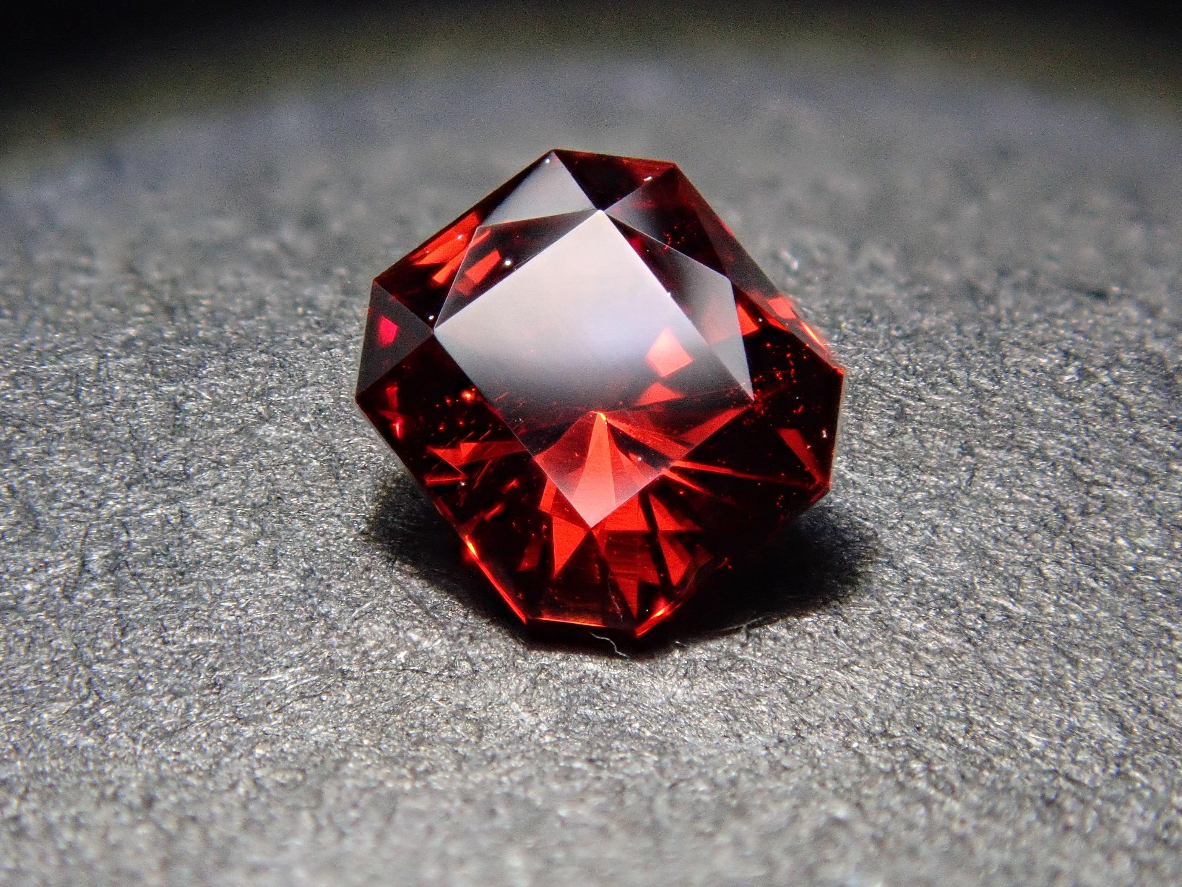 ロードライトガーネット 0.244ctルース