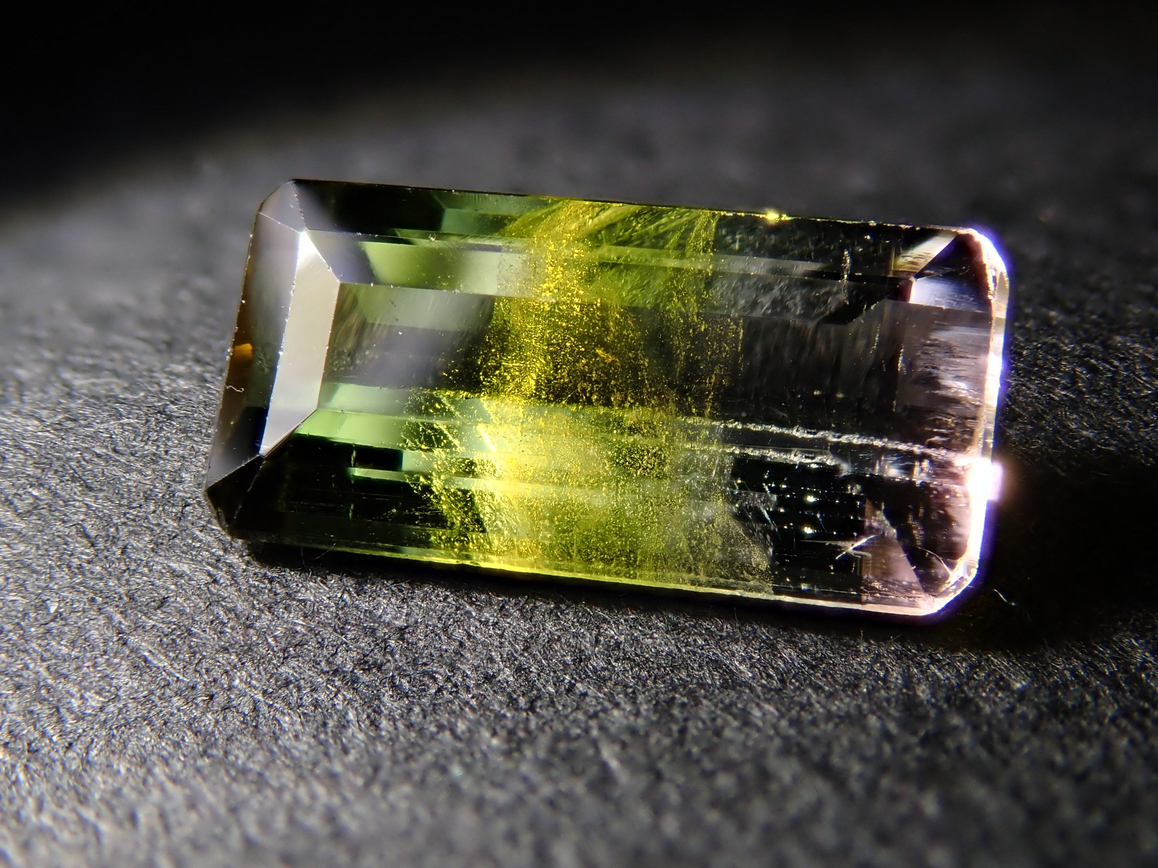 ブラジル産バイカラートルマリン 0.707ctルース