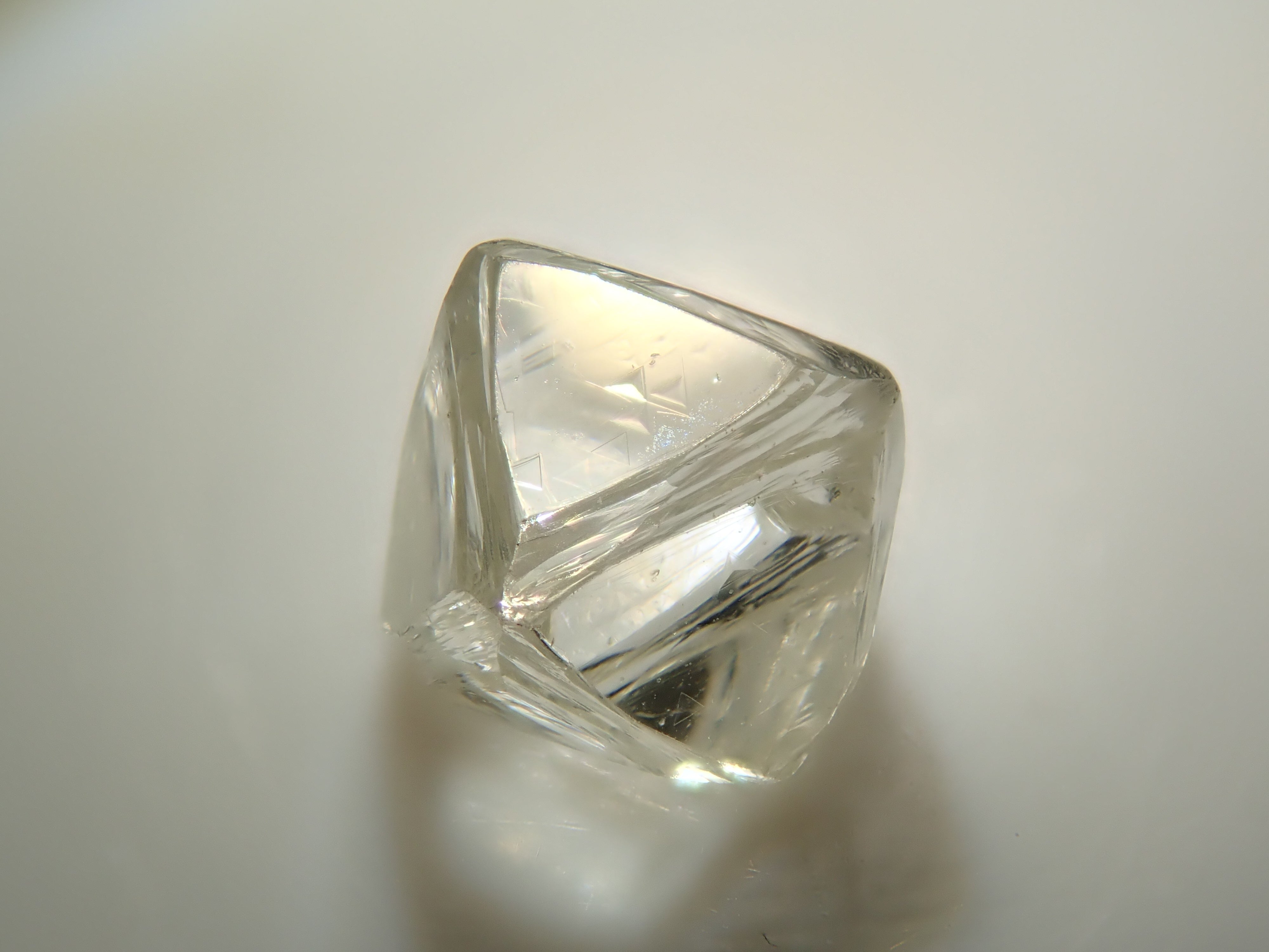 ロシア産ダイヤモンド原石（ソーヤブル） 0.509ct原石（トライゴン）