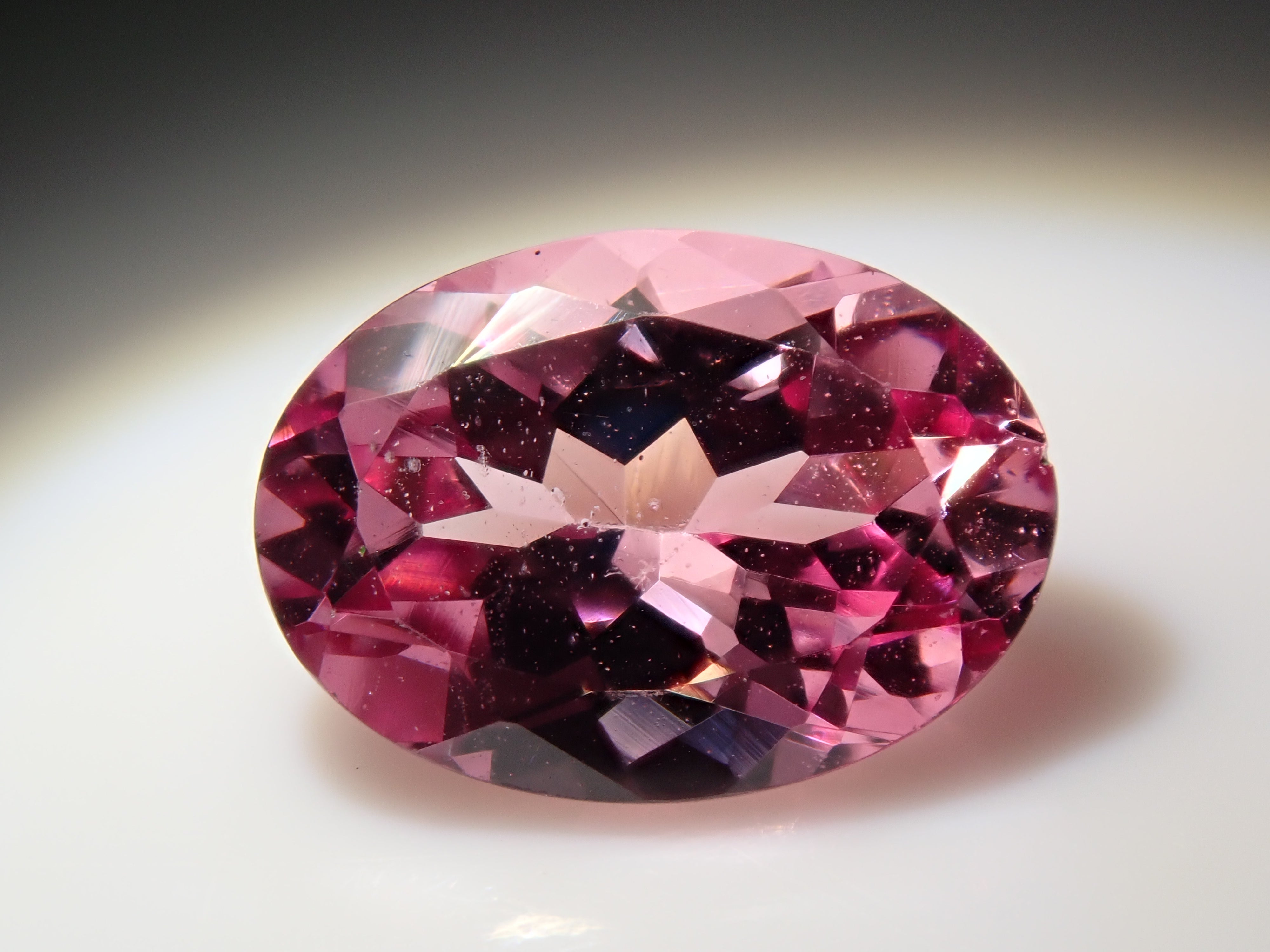 タンザニア産ロードライトガーネット 0.990ctルース