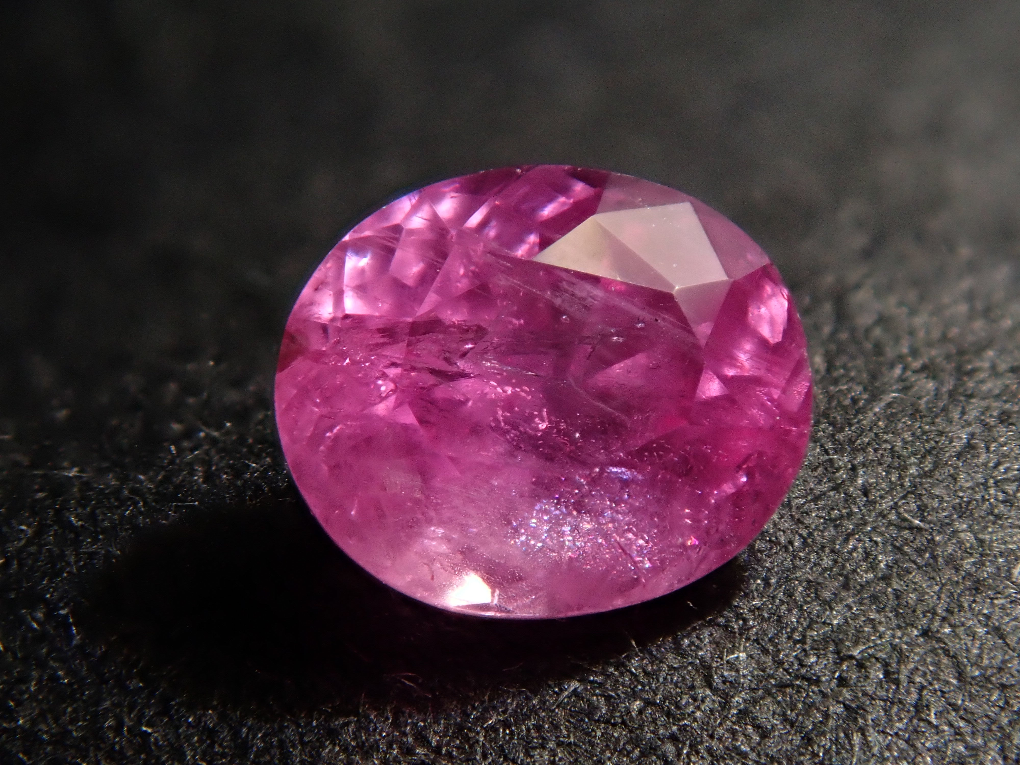 グリーンランド産アイスルビー（ピンクサファイア） 0.416ctルース