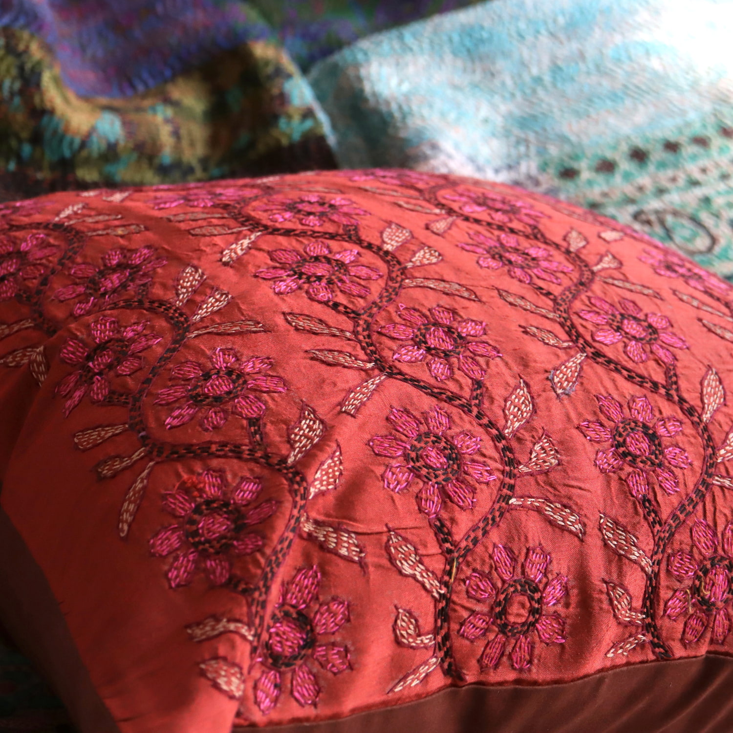 キリムスタイル / カンタ刺繍 シルク クッションカバー38×38cm レンガ