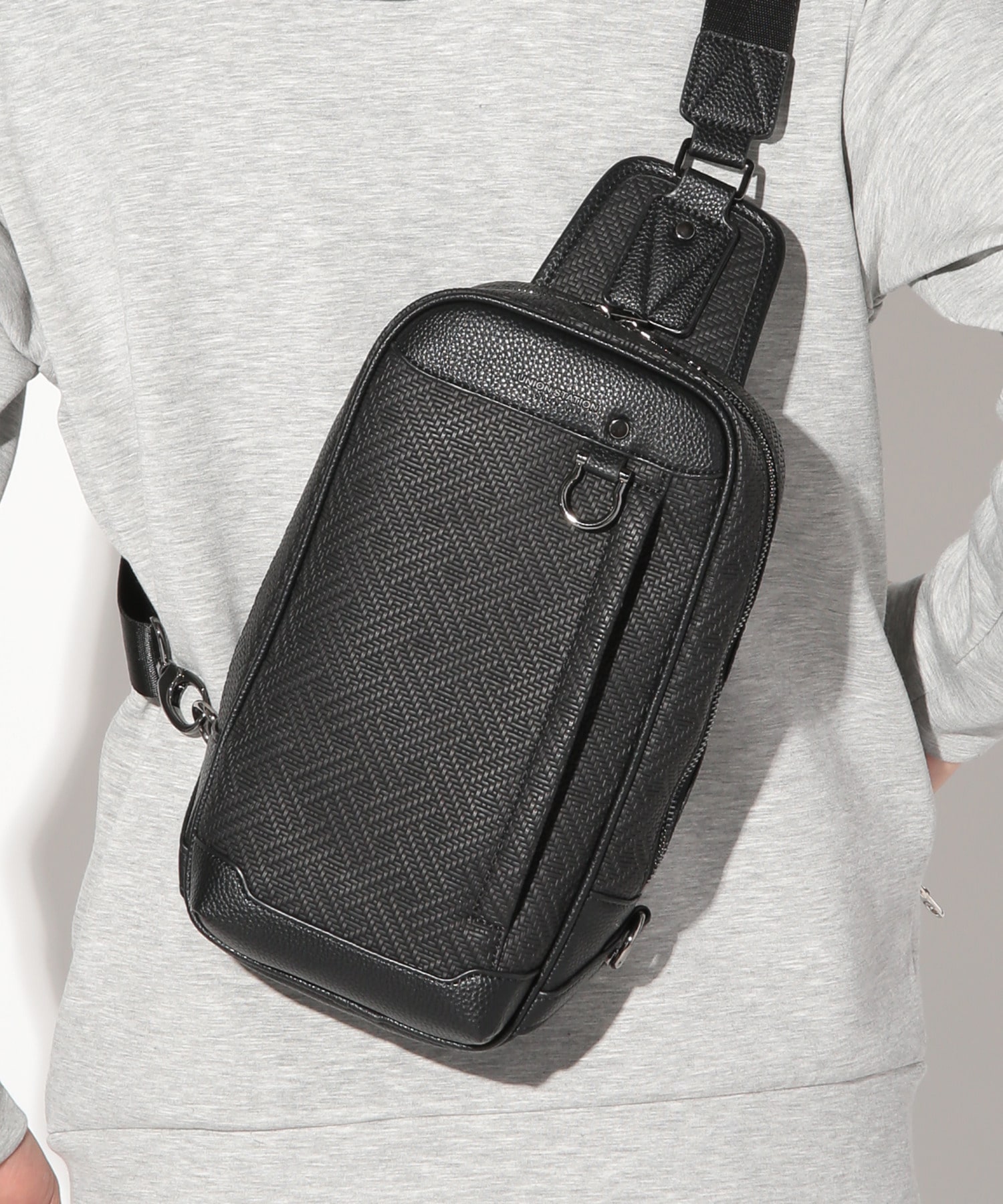 フェイクレザーボディバッグ｜メンズファッション通販 MEN'S BIGI