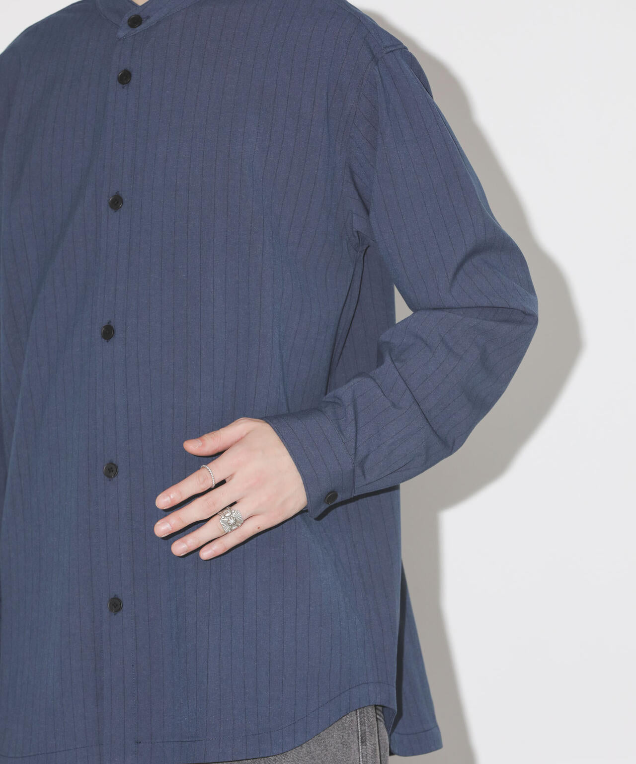 シルキー ストライプ ジャージー バンドカラー シャツ