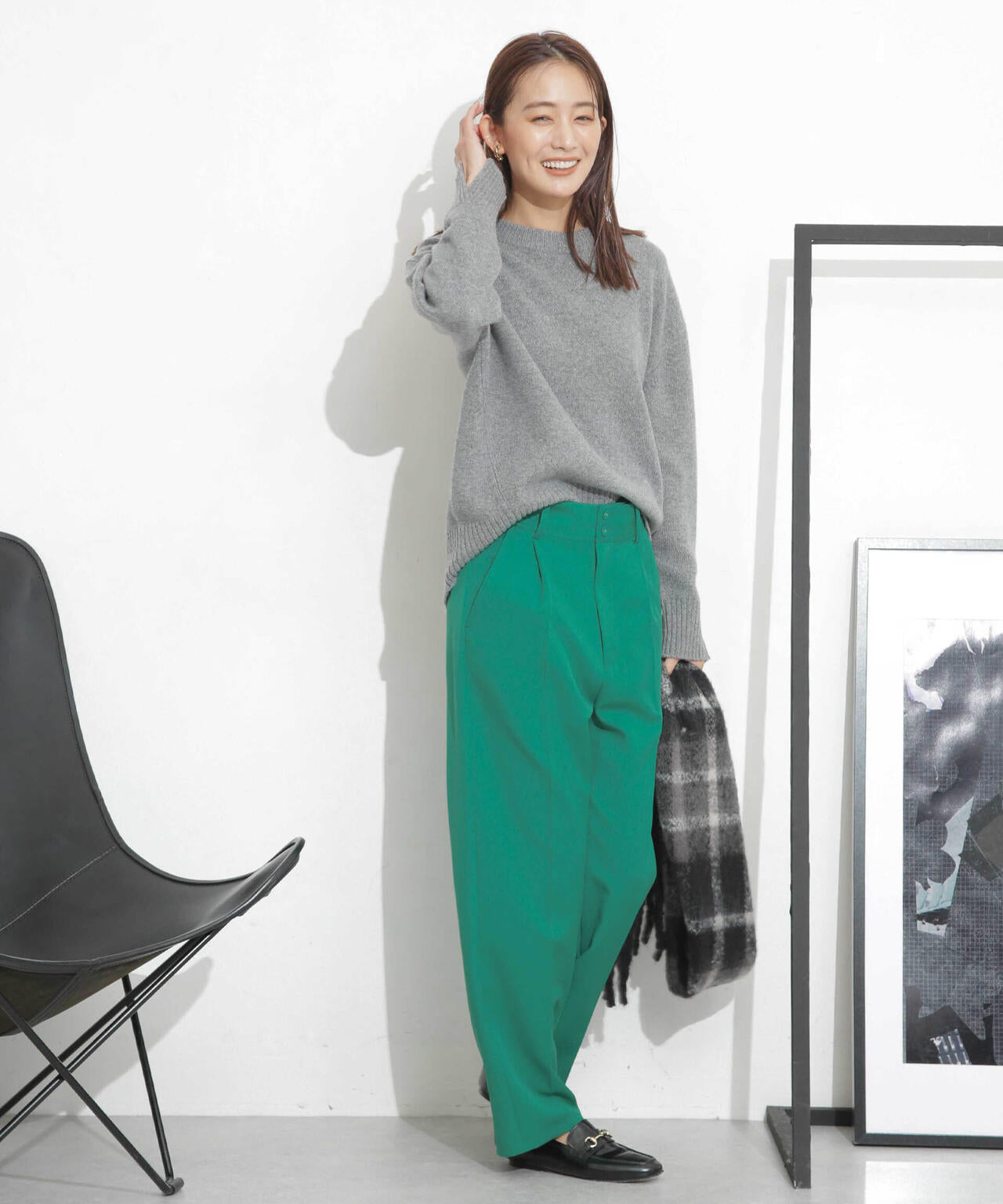 タックテーパードパンツ