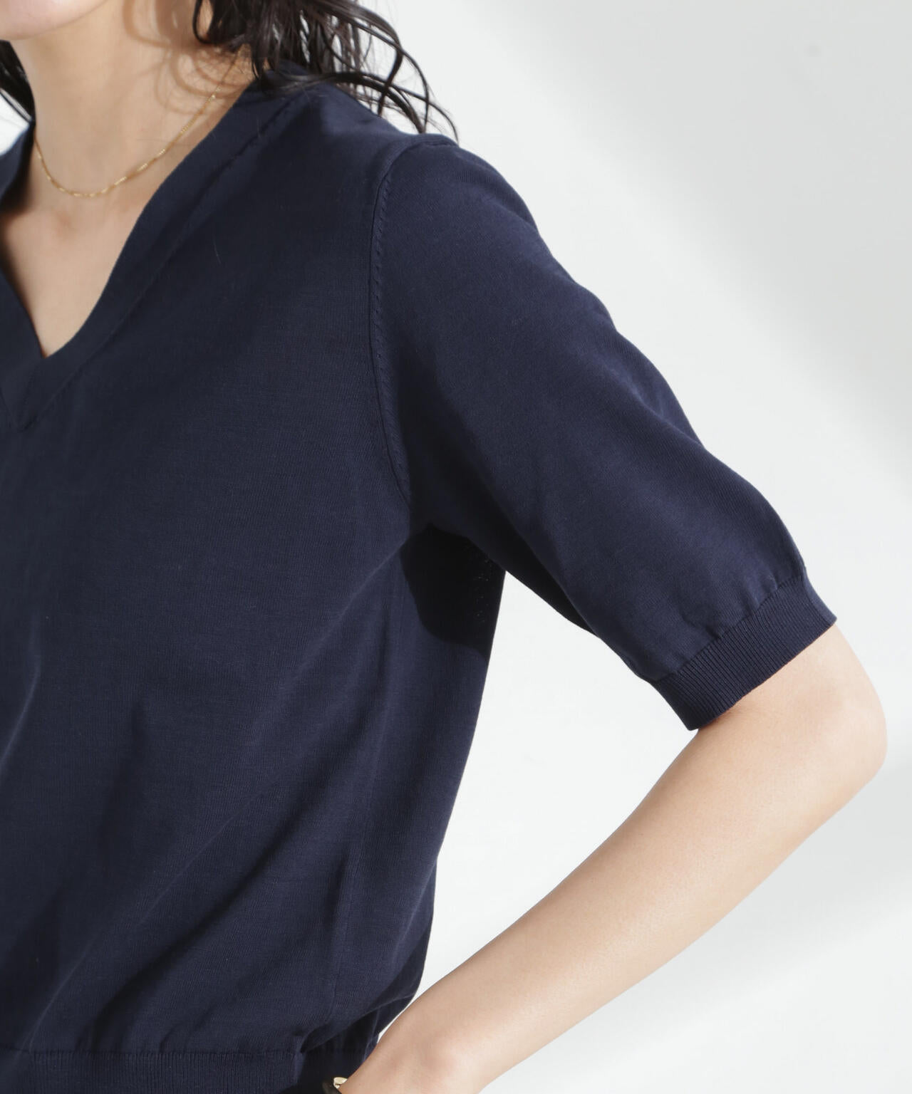 TEKNICO GIZAコットン Vネック コンパクト ニット