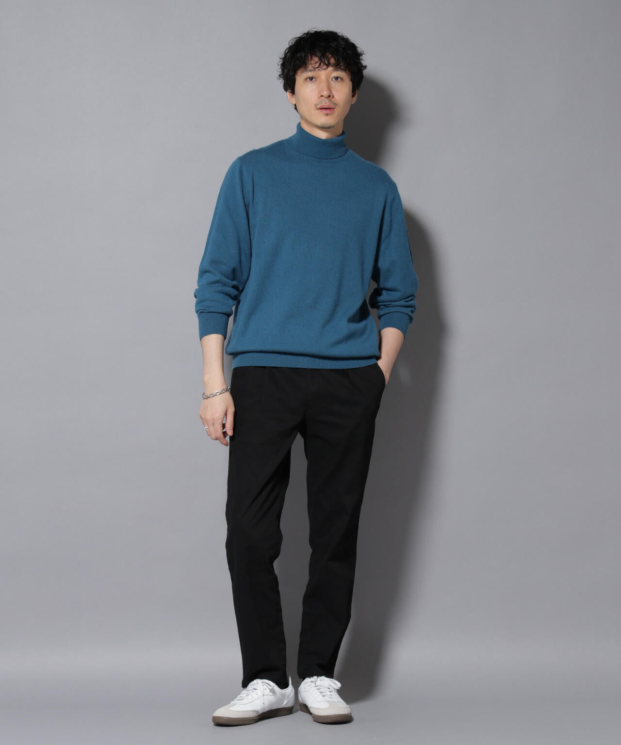 カシミヤミックスタートルネックニット