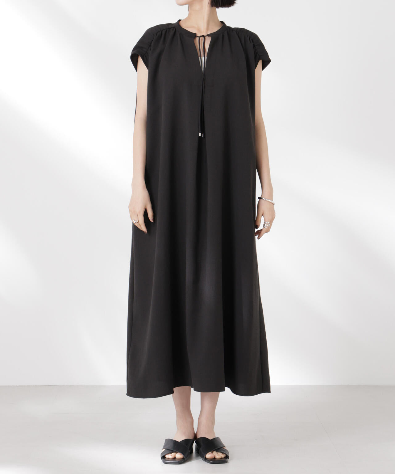 ギャザーショルダー フレアワンピース