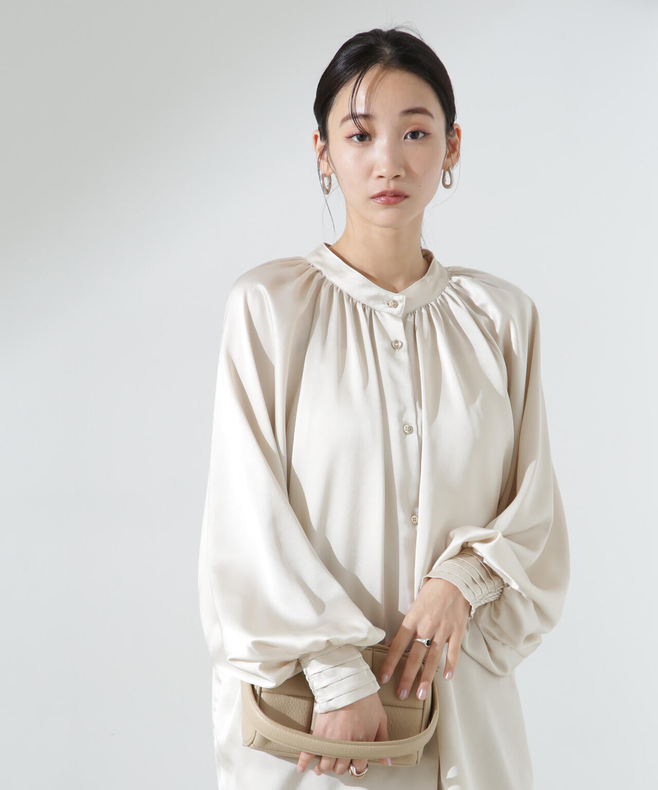 前後2WAY サテンドルマン ギャザー ブラウス