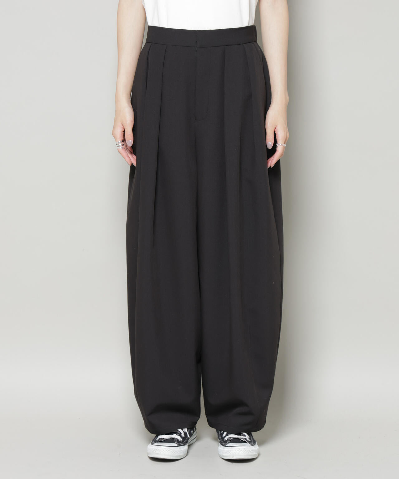 インタック コクーン パンツ