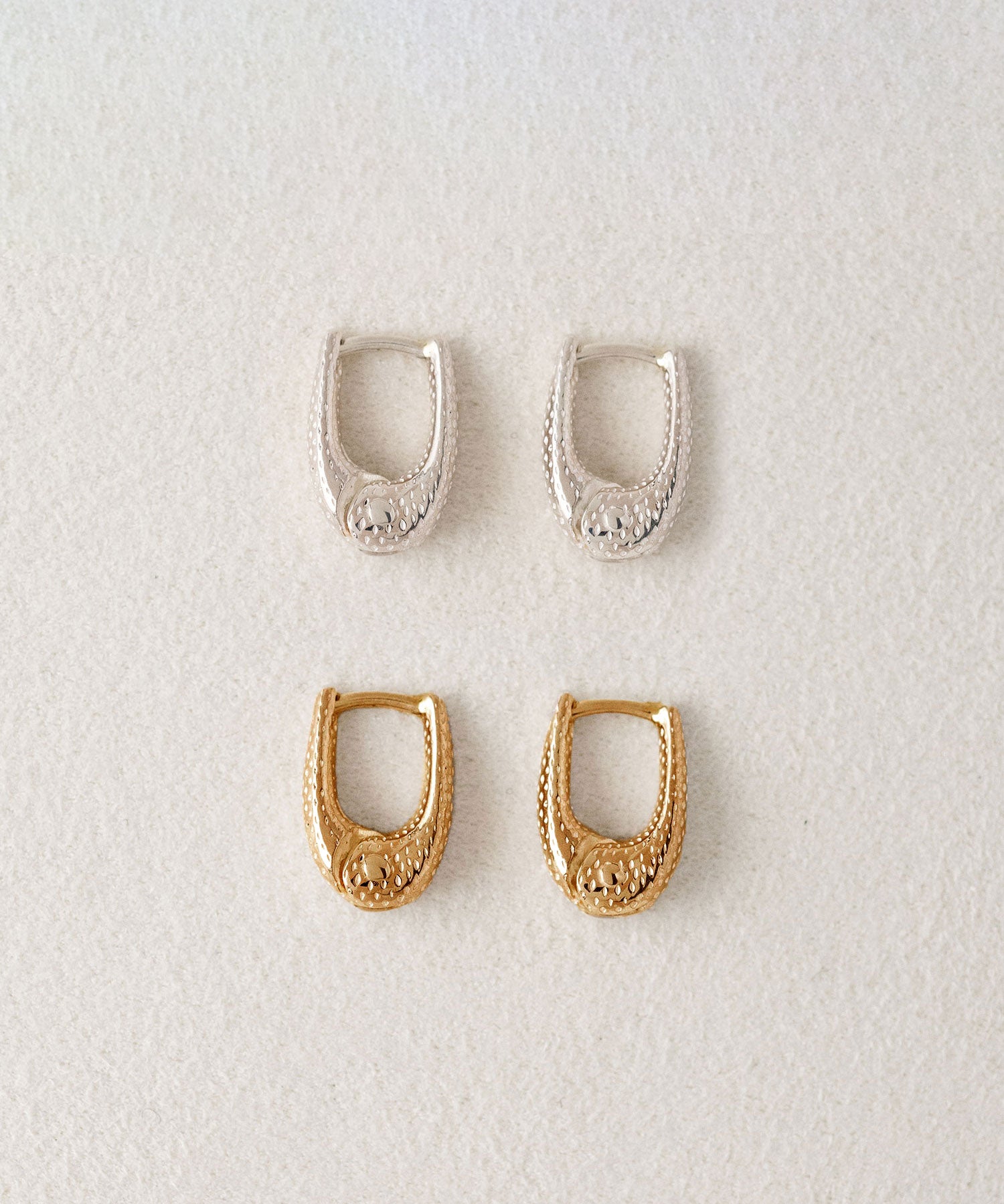 TINY DOT THIN HOOPS｜R.ALAGAN(ララガン)公式通販｜ドットピアス
