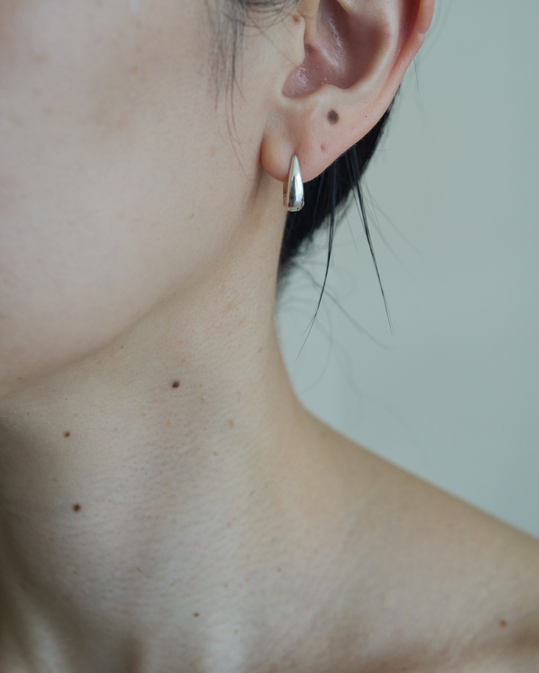 TINY THIN HOOPS｜R.ALAGAN(ララガン)公式通販｜ピアス