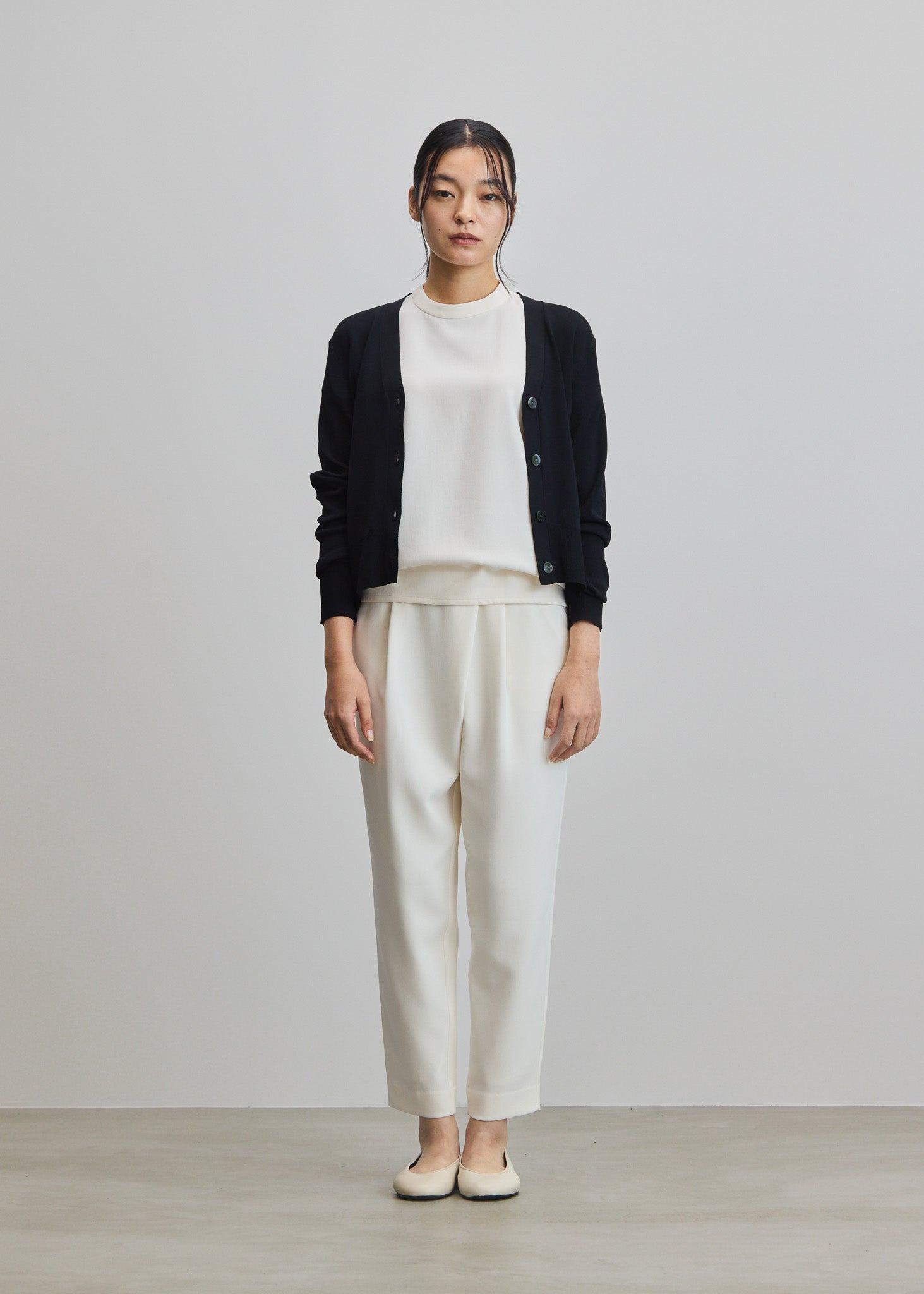 Vネックショートニットカーディガン - SOÉJU online store｜上質な大人