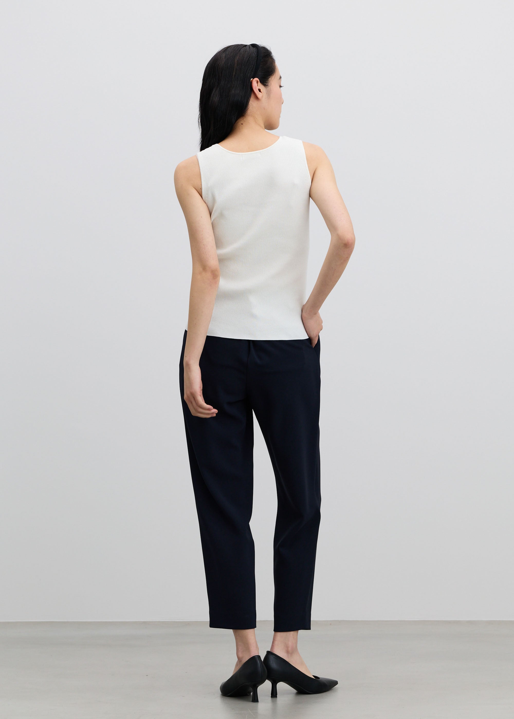 タックパンツ - SOÉJU online store｜上質な大人の女性のためのボトムス