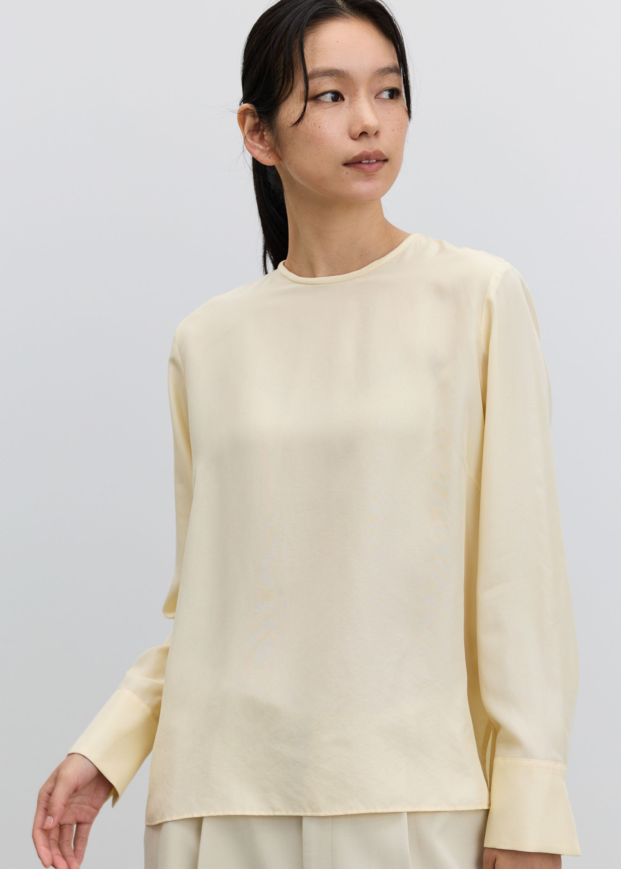 シルククルーネックブラウス - SOÉJU online store｜上質な大人の女性