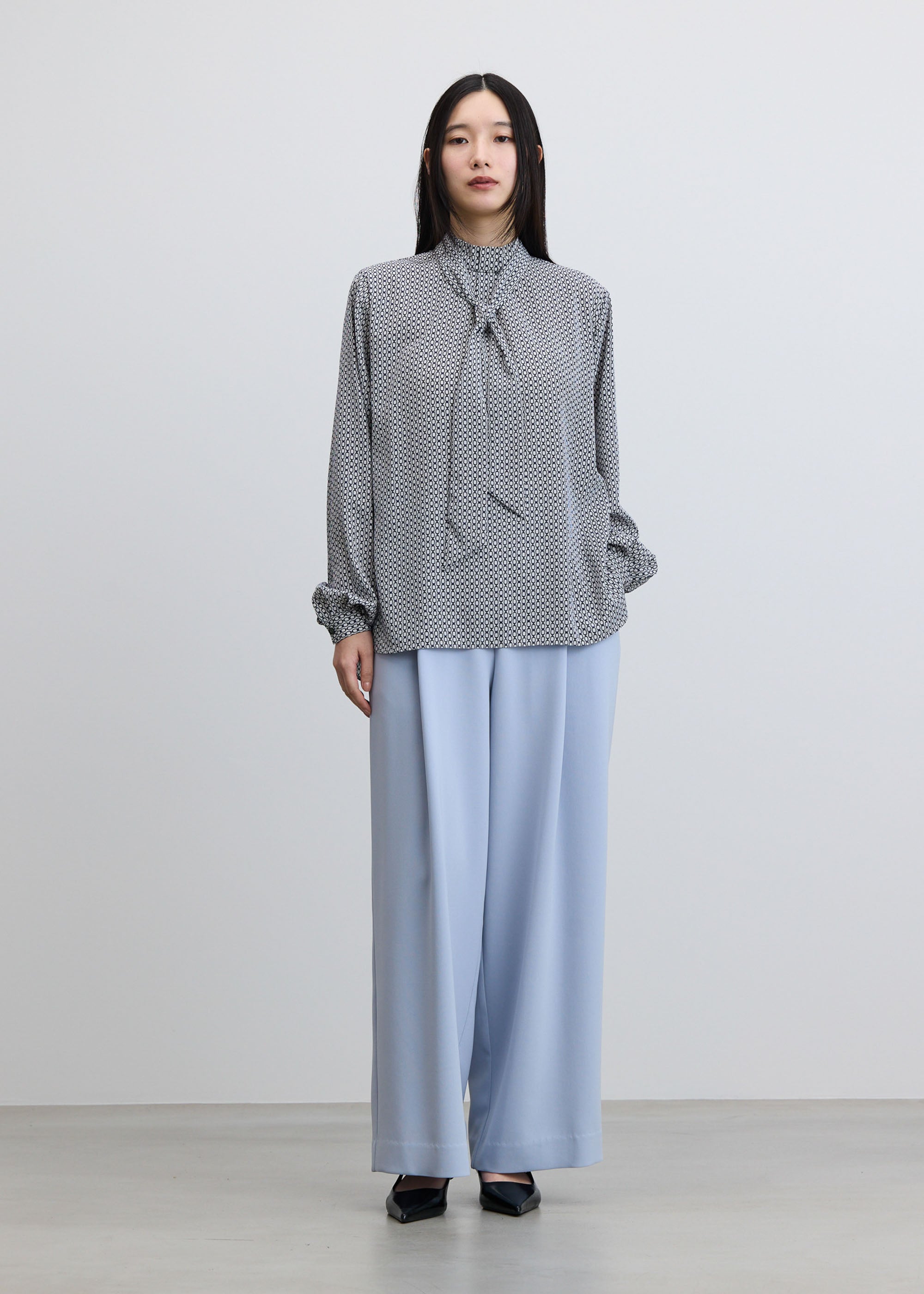 チェーン柄ボウタイブラウス - SOÉJU online store｜上質な大人の女性