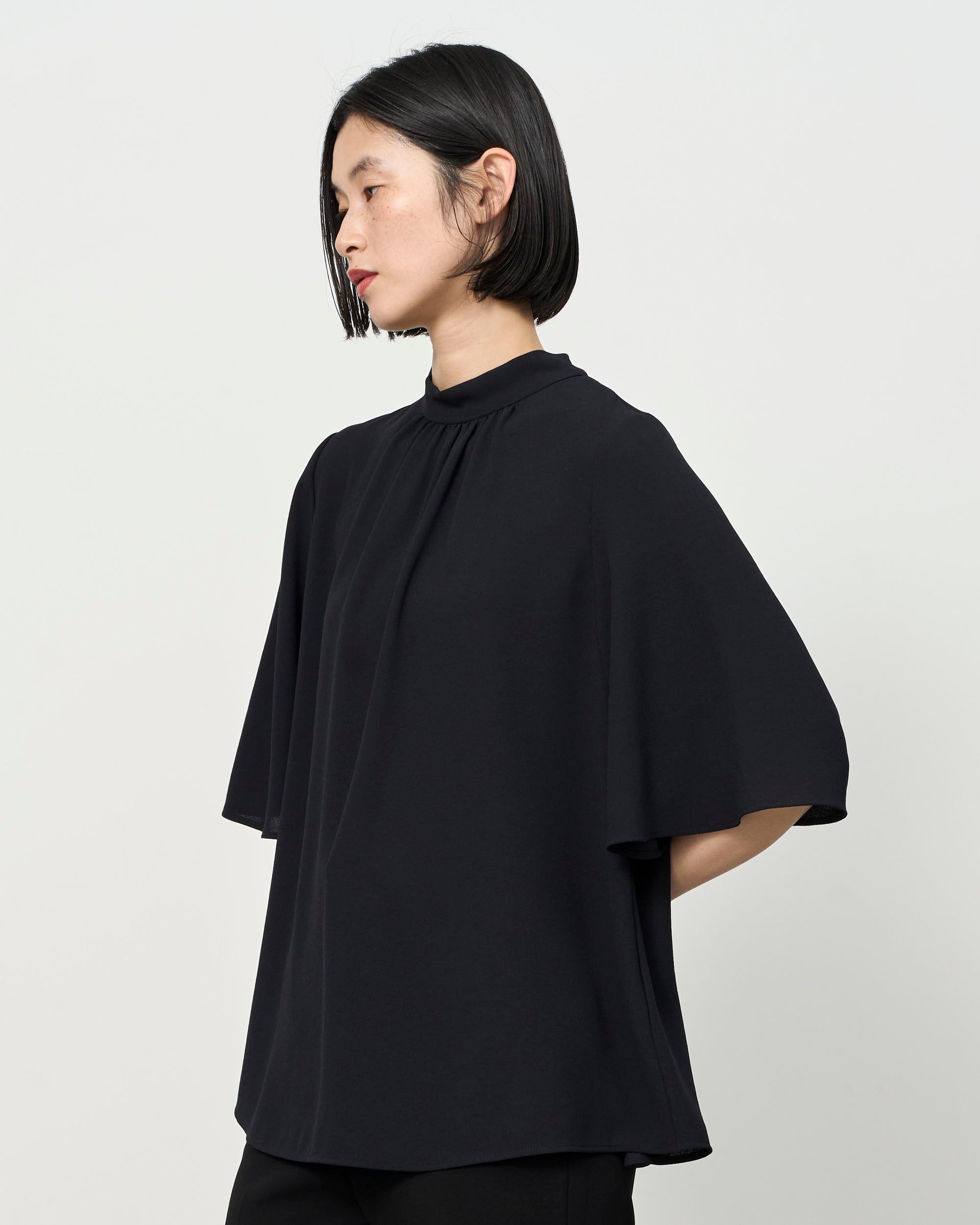 ジョーゼットバックリボンフレアスリーブブラウス - SOÉJU online