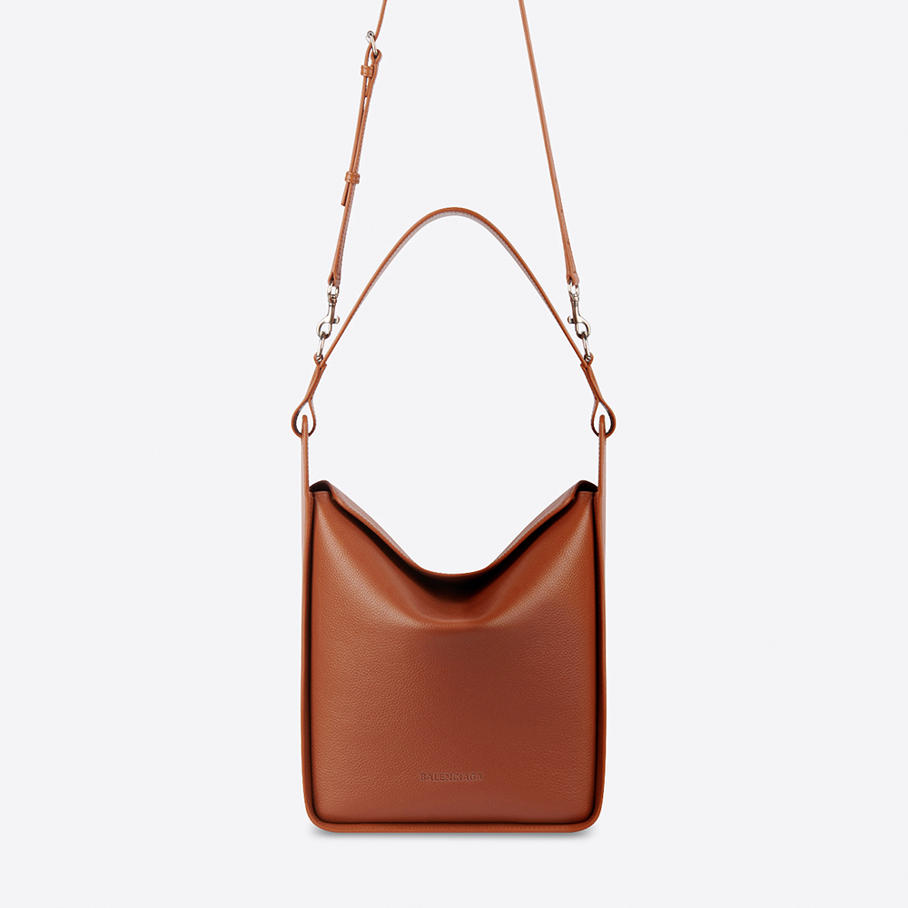 01 | BALENCIAGAから新作バッグ「TOOL 2.0」が到着 | SPUR