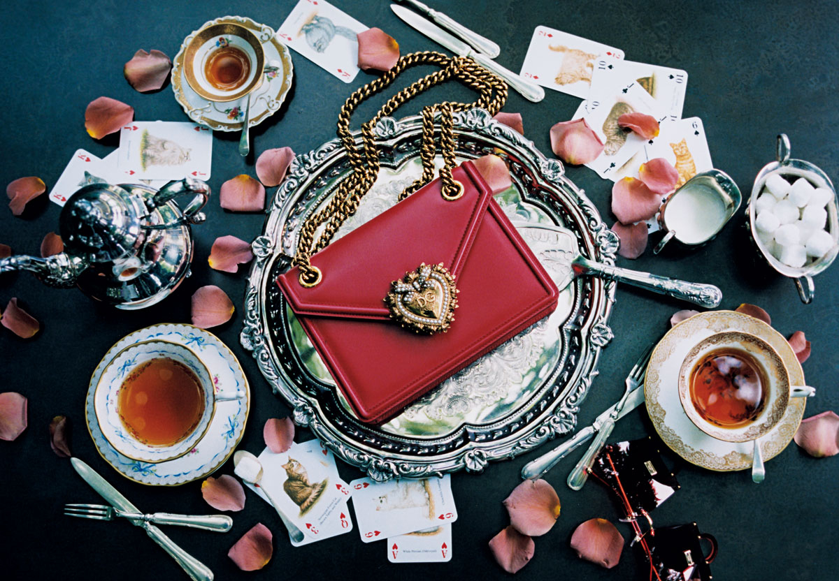 DOLCE&GABBANA in wonderland「ディヴォーション バッグ」が誘う夢の国