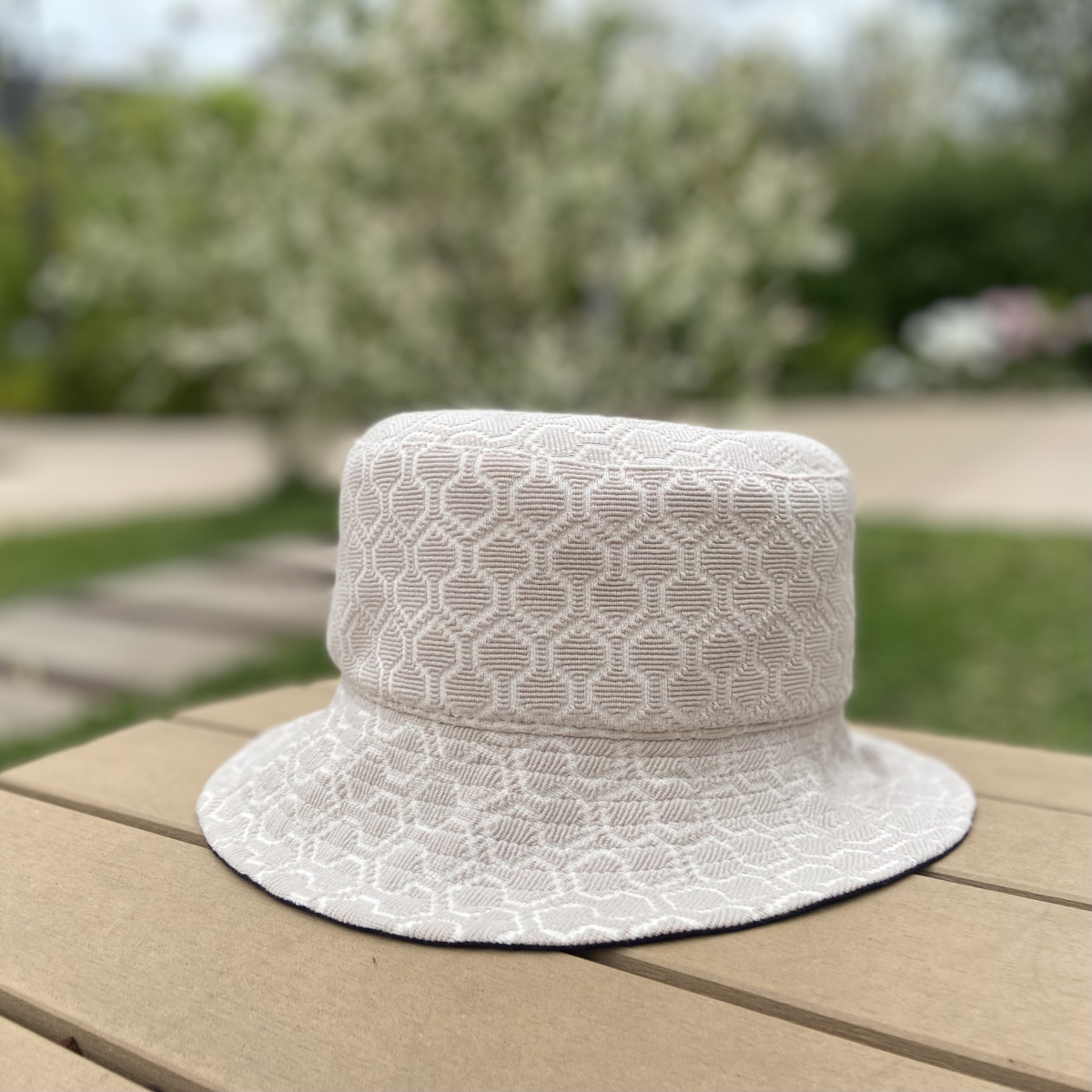 MURRALのバケットハットで、おしゃれに日射しをカット！ #深夜の