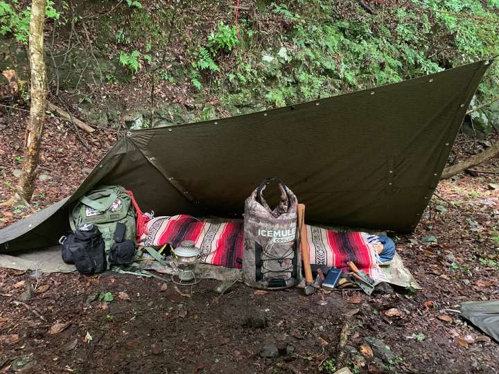 軍幕でどう寝る？大自然の中で寝るための3ステップ | GoodsPress Web