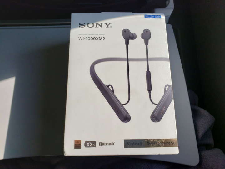 ソニー「WI-1000XM2」はイヤホン派の出張族にベストマッチ！【イヤホン