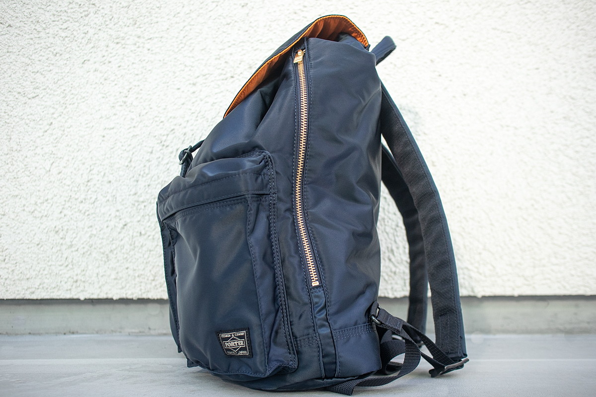 ポーターの名作「タンカー」の新色アイアンブルーはグッと大人な雰囲気