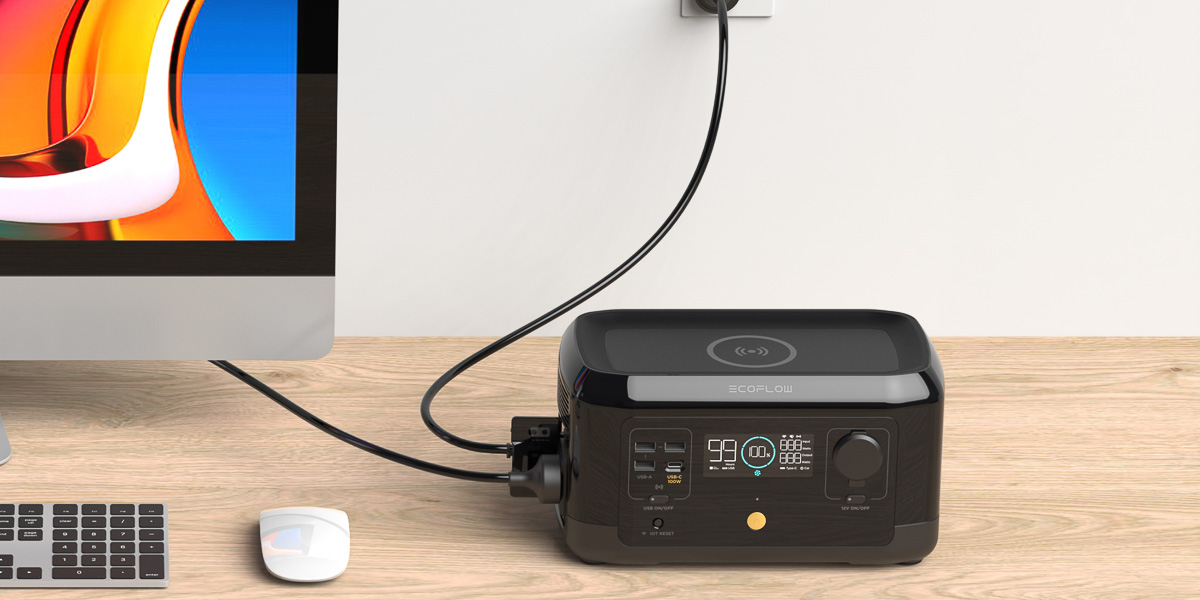 ワイヤレス充電もできる軽量ポータブル電源がお出かけにちょうどいい