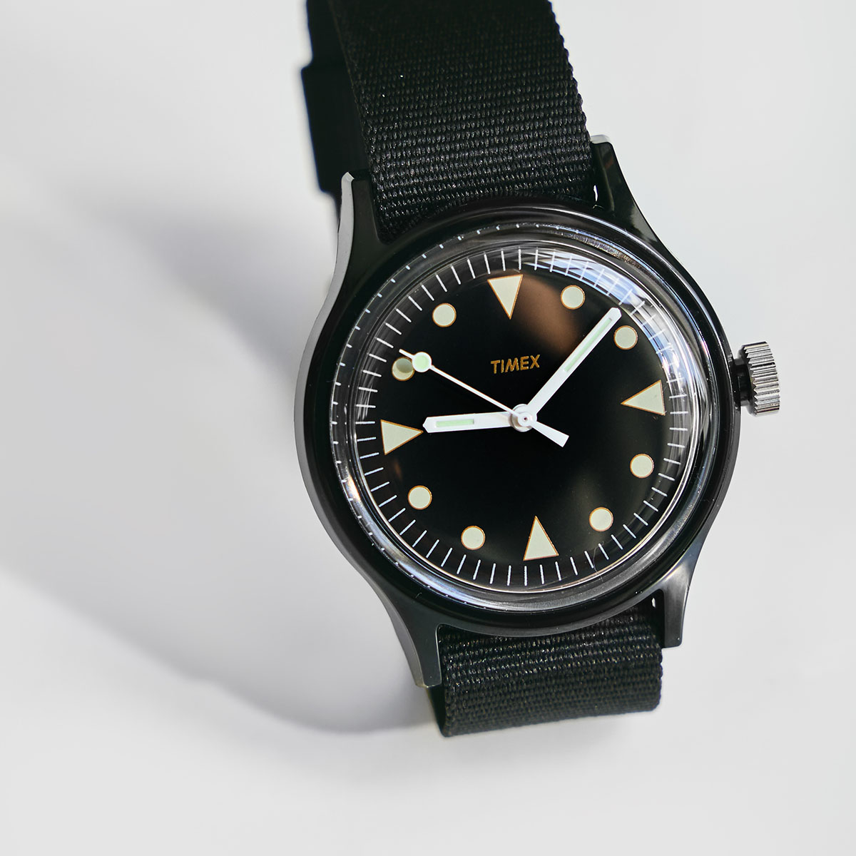 数字のないインデックスが新鮮！タイメックスの銘品「キャンパー」別注
