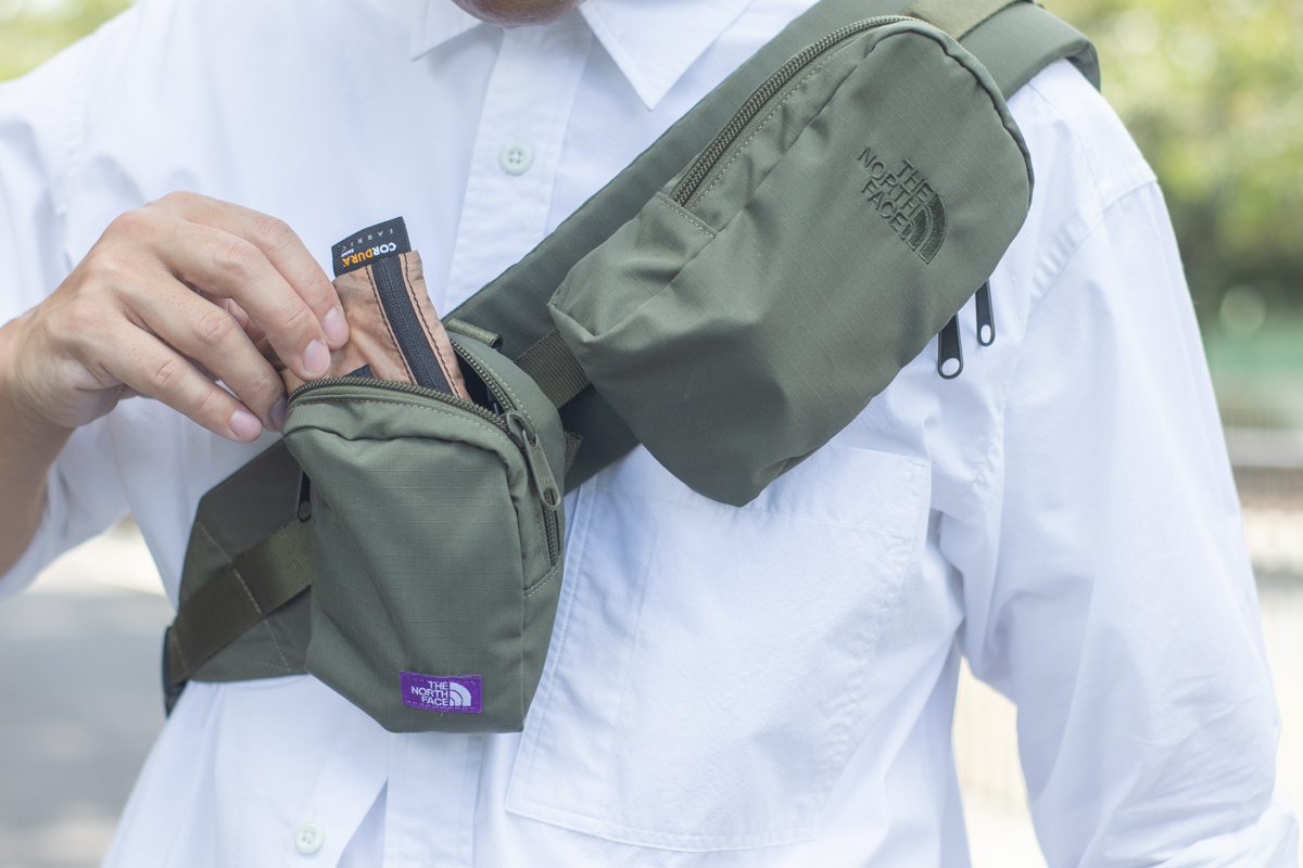 単品使いもできるミニバッグが2つくっついた珍しい形のショルダー