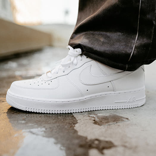 Încălțăminte și sneakerși pentru bărbați Nike Air Force 1 '07