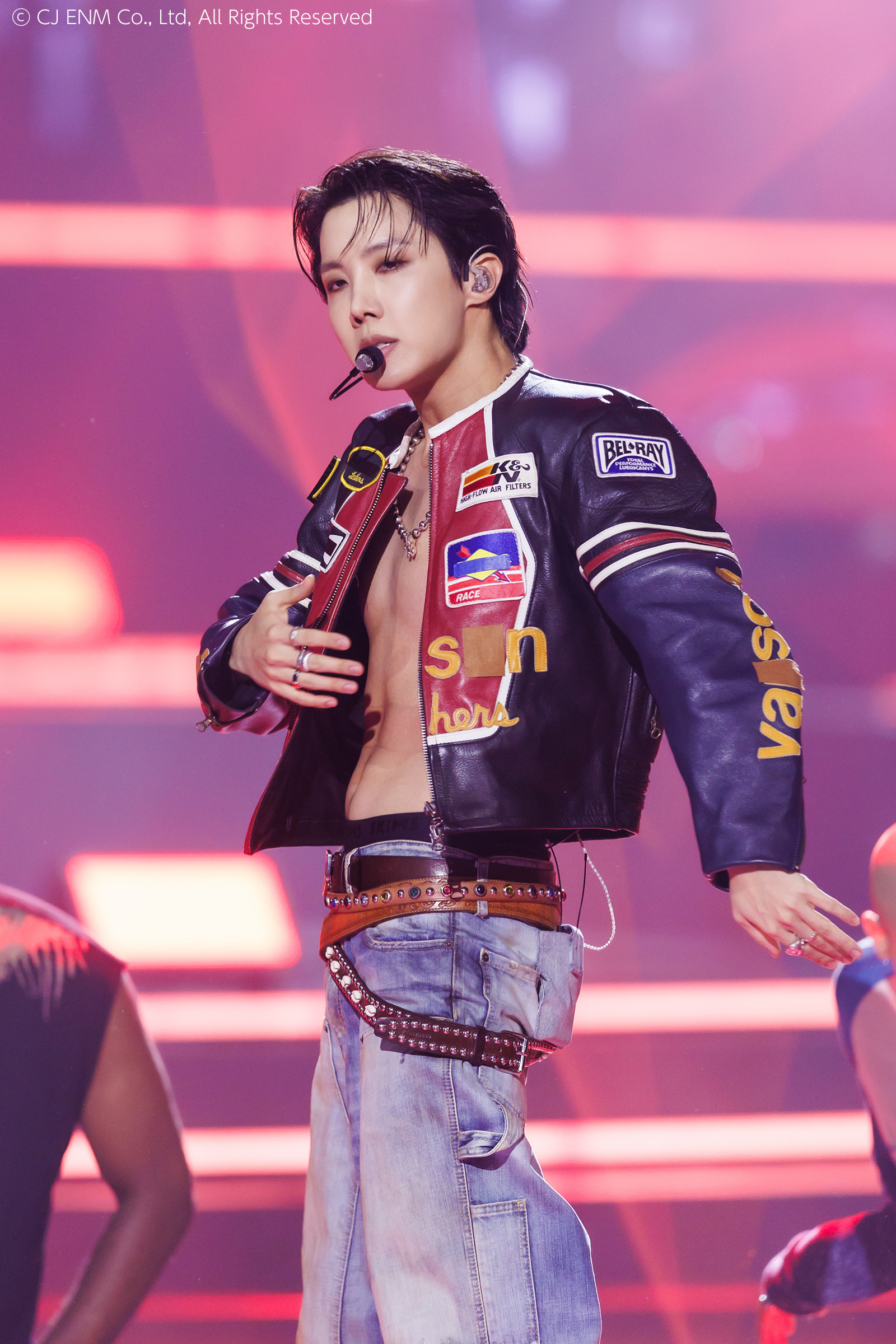 BTSのj-hopeが「Killin' It Girl」を音楽番組で初披露！カン・ダニエル